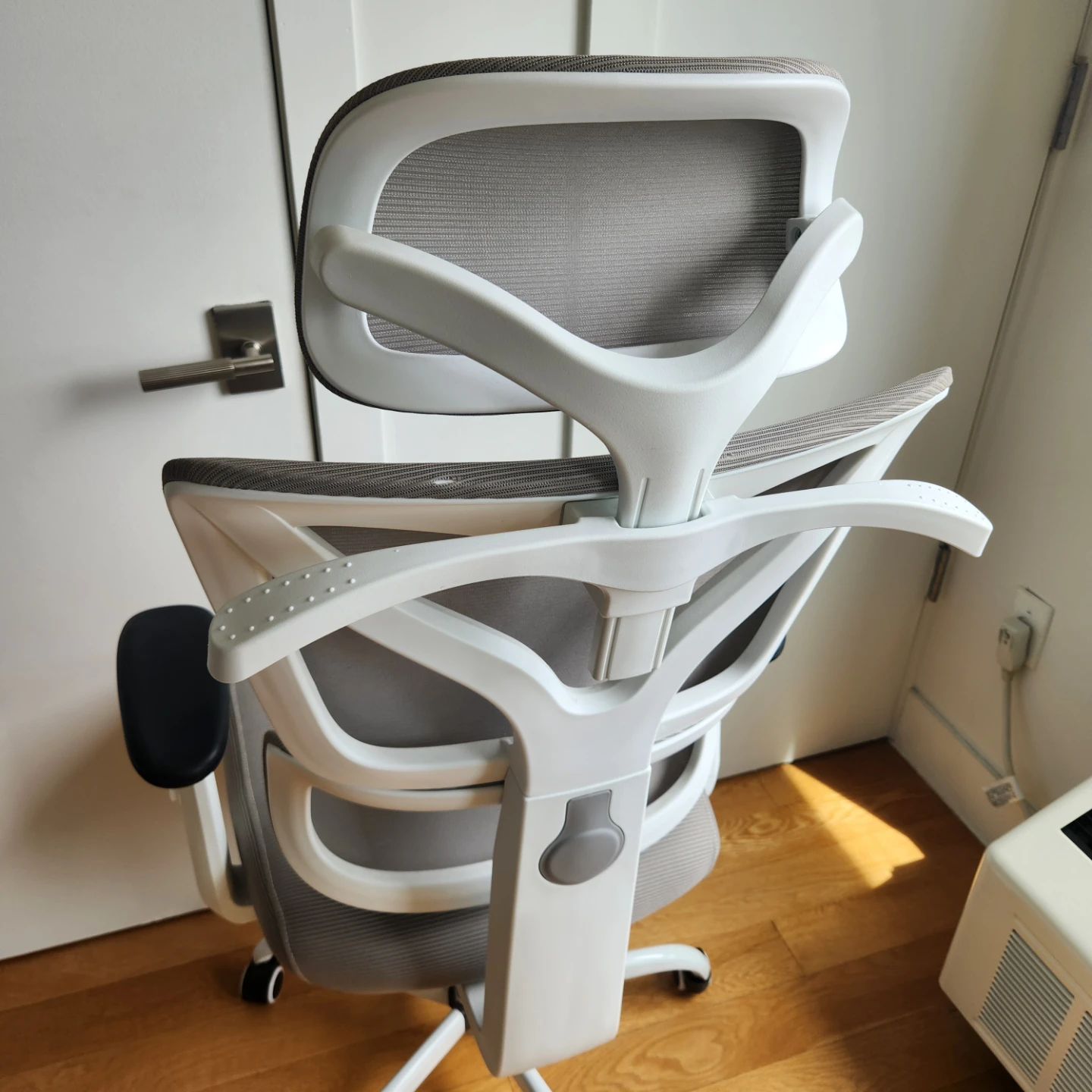 Ergonomic Mesh Office Chair with Headrest - photo 4