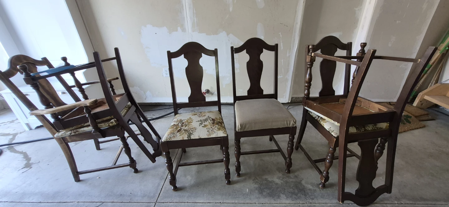 Need gone today Set of 4 Wooden Dining Chairs