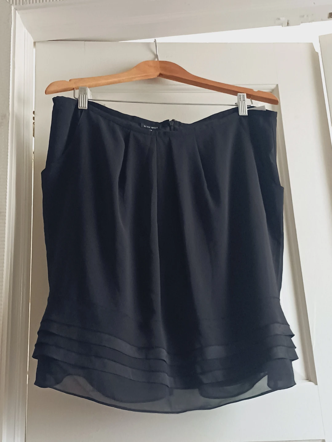 New !!! Nine West Elegant  Black Skirt. Size 14. - photo 2