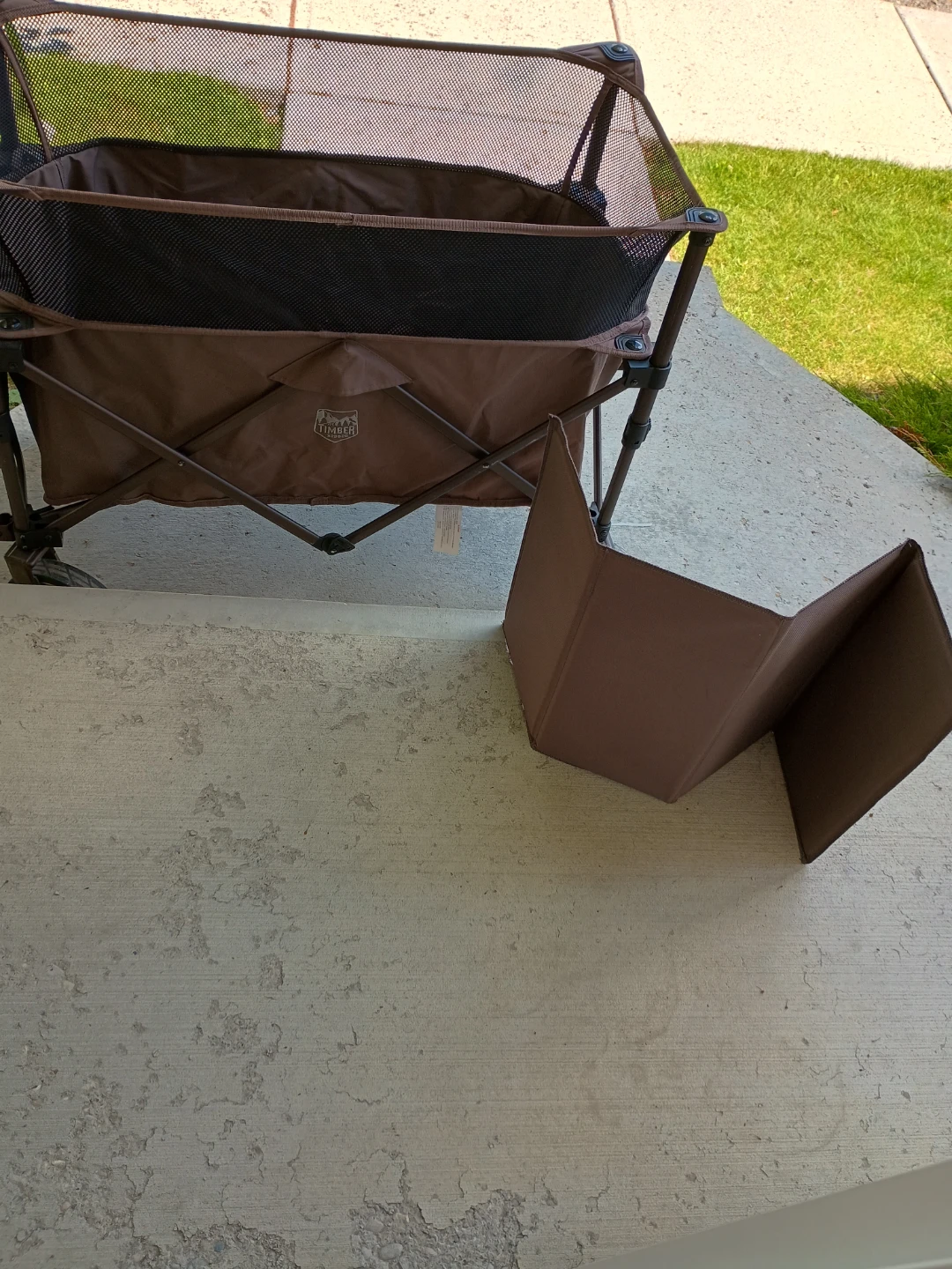 Timber Ridge Folding Wagon