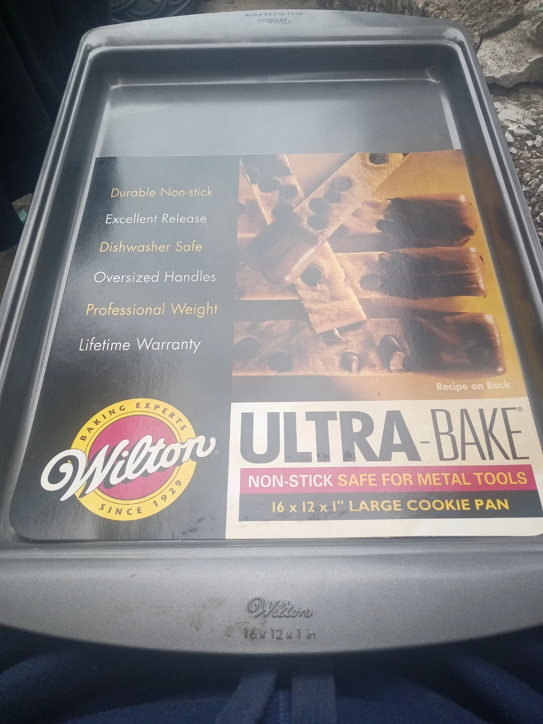 Wilton Ultra-Bake 16 x 12 x 1 inch Large Cookie Pan
