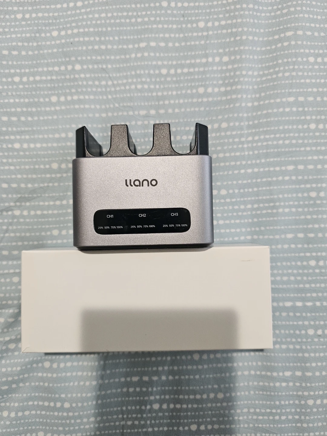 LLANO 3-Channel Battery Charger whit 3 batterys