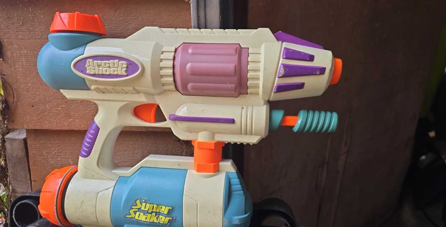 Super Soaker Arctic Shock Water Gun