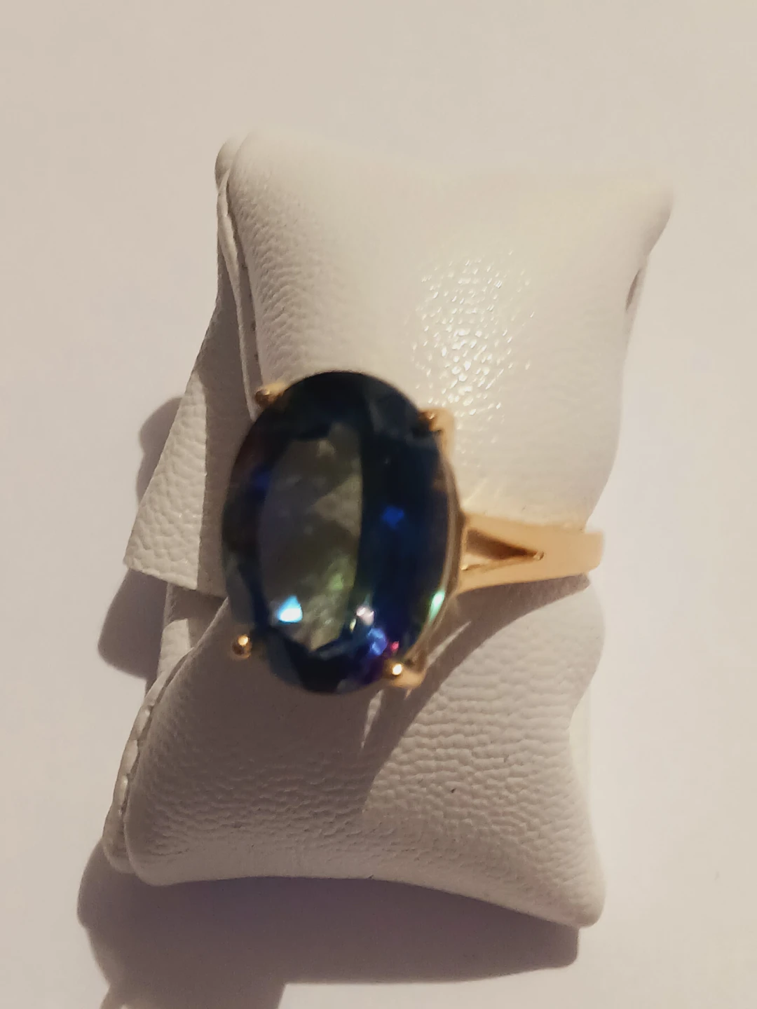 Gorgeos Mystic Topaz Ring in Gold Tone. Size 7. - photo 2