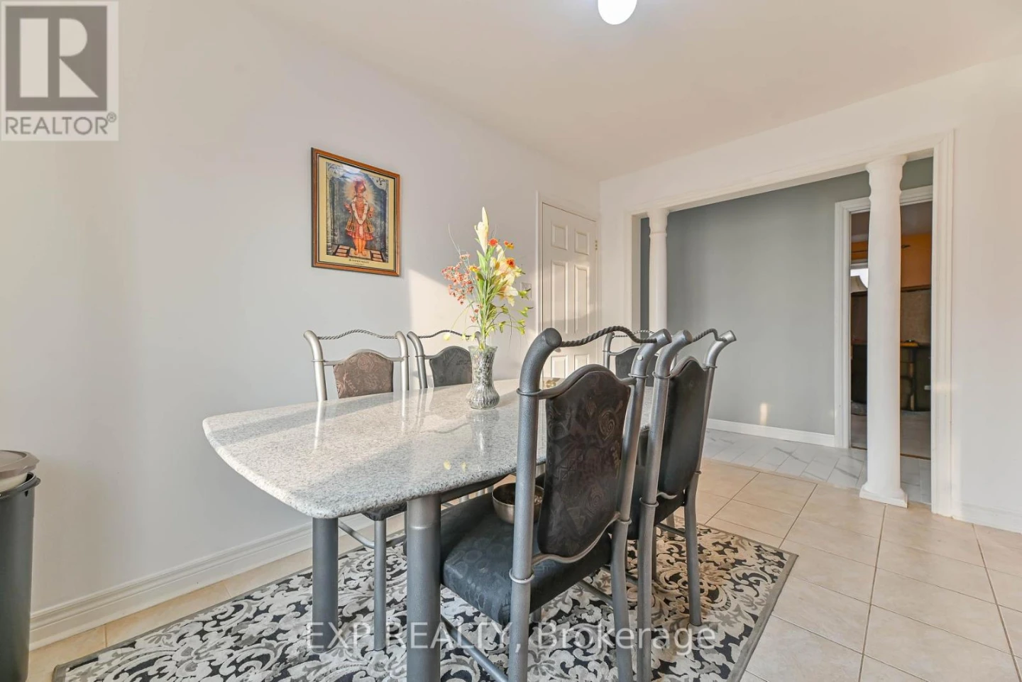 Shared room rental on upper floor - photo 2