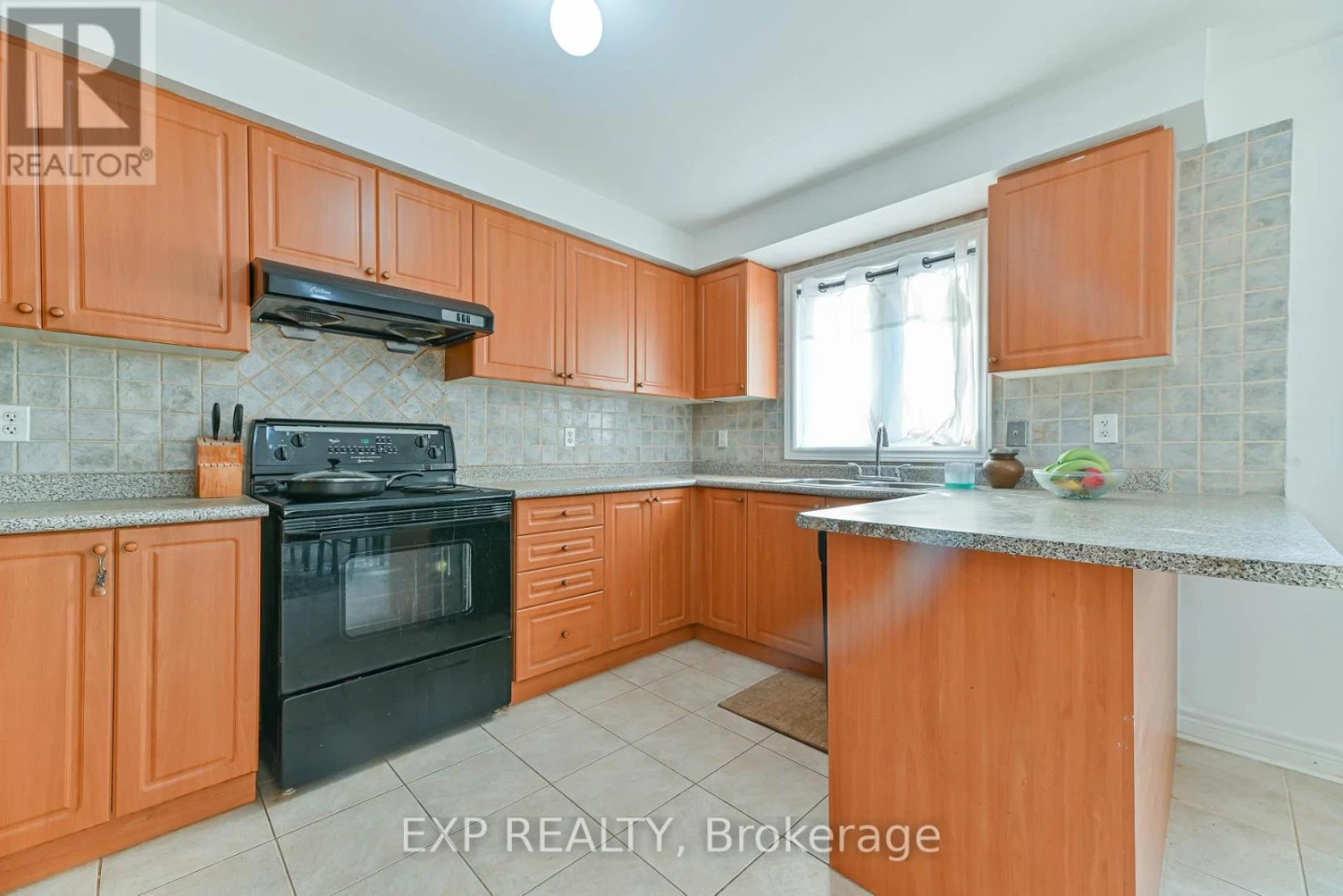 Shared room rental on upper floor - photo 3