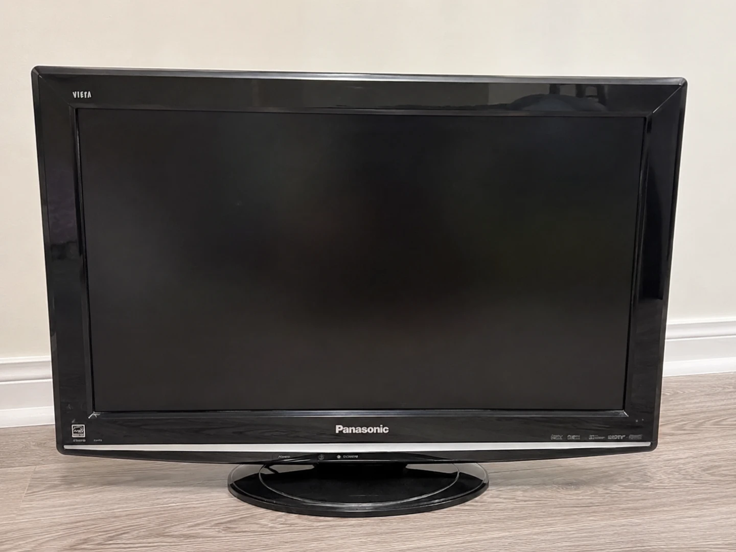 Panasonic 32" LCD HDTV (TC-L32X1) – Includes Remote - photo 2