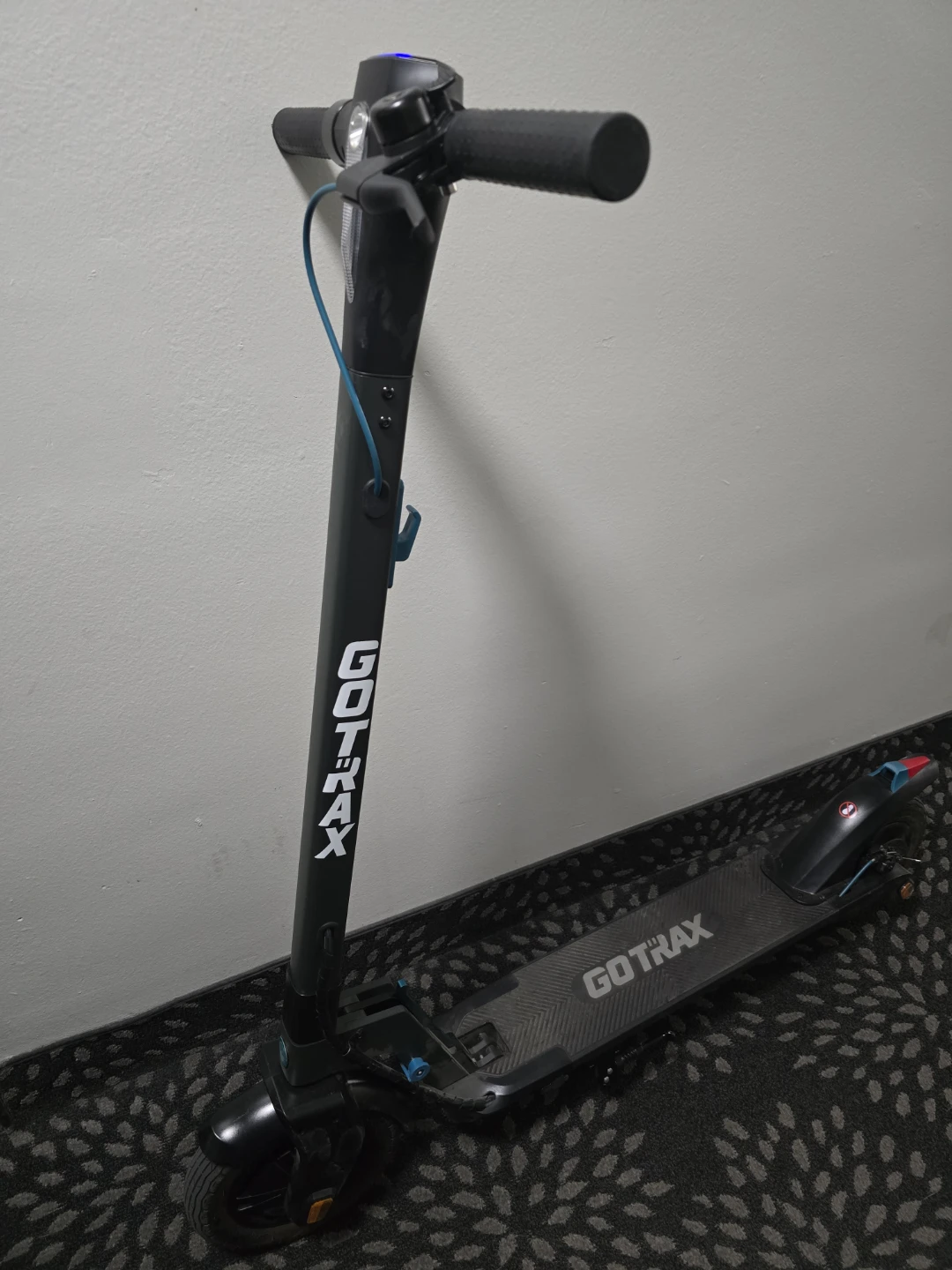 Gotrax electric scooter - photo 2