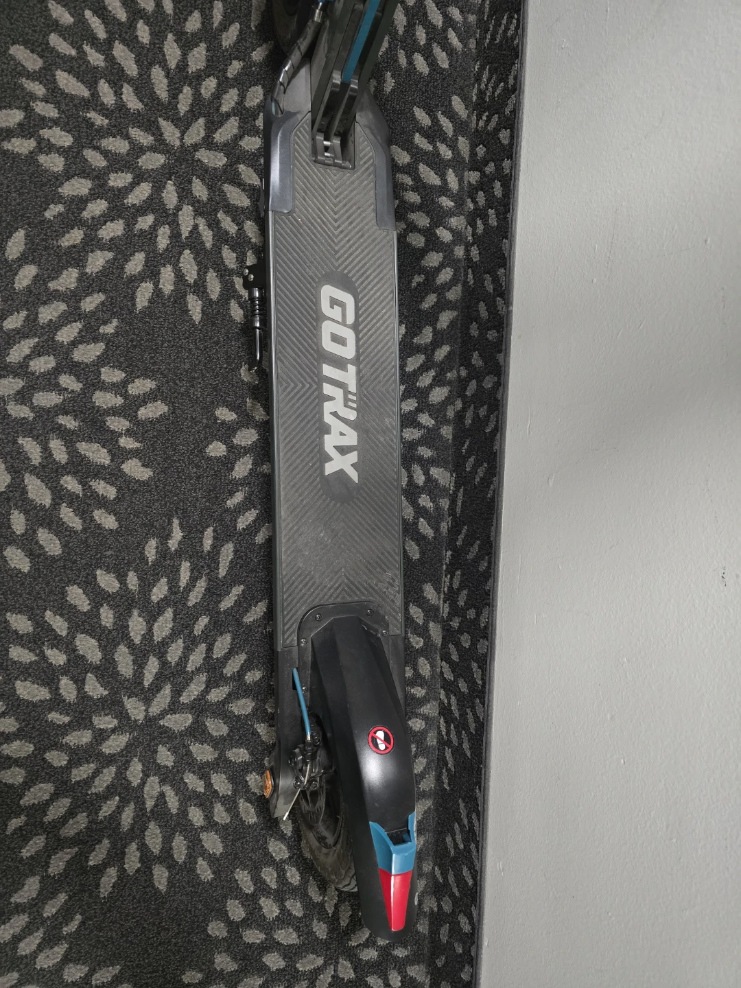 Gotrax electric scooter - photo 3