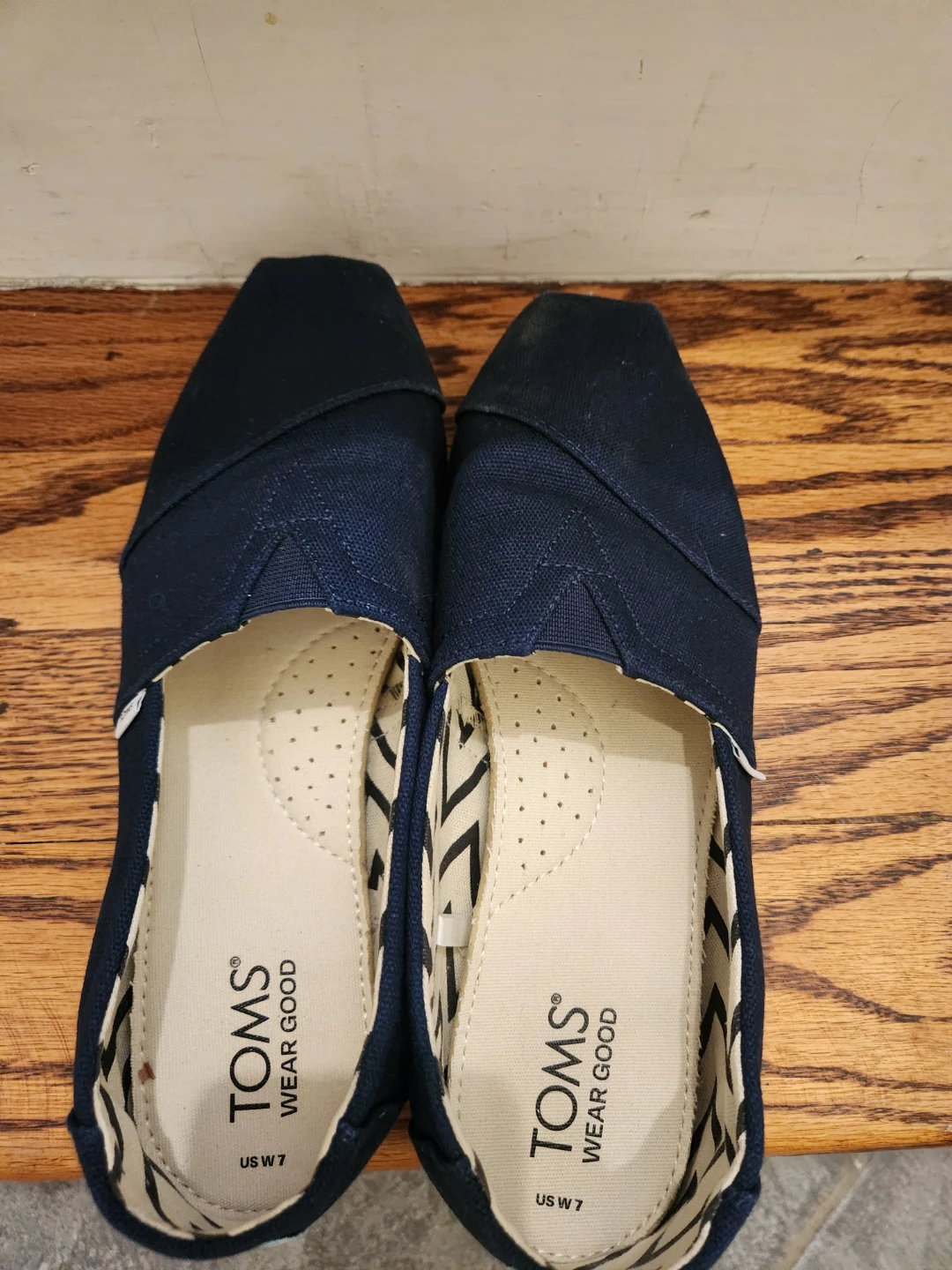 EUC TOMS Navy Blue Slip-On Shoes Size 7