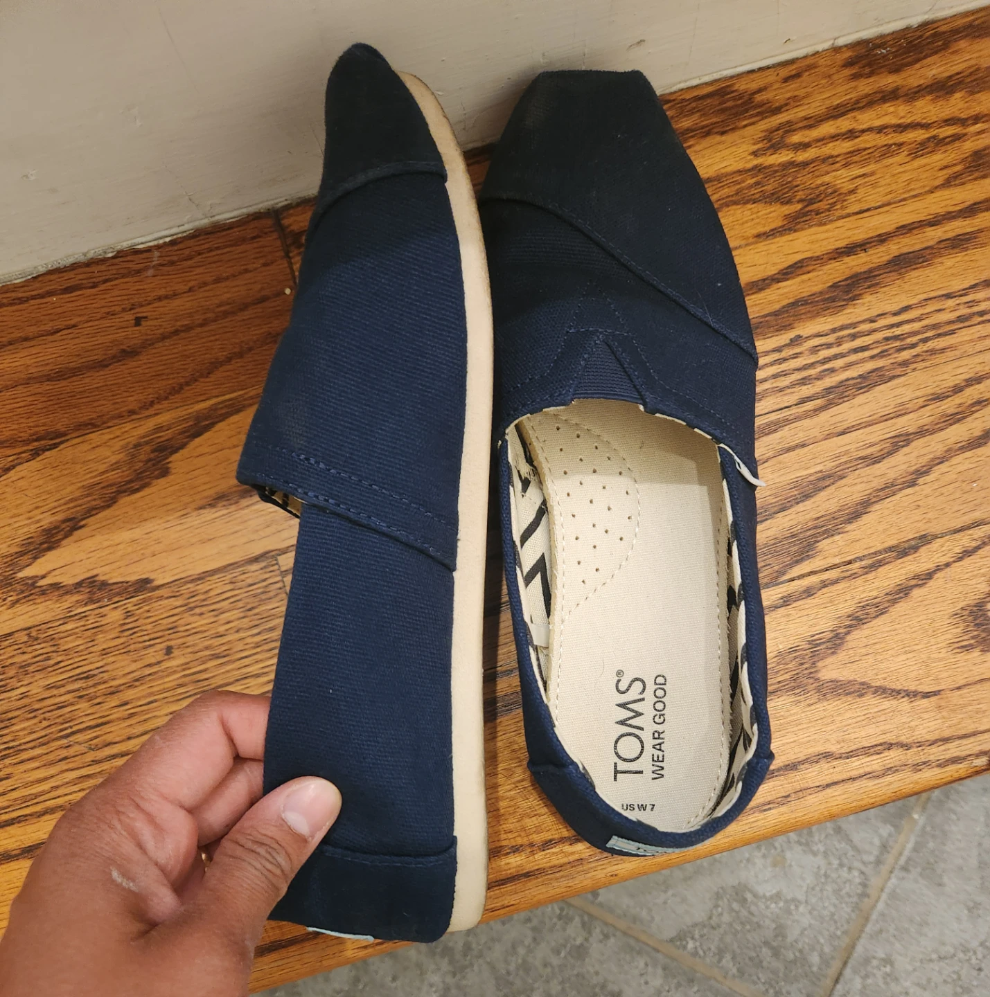 EUC TOMS Navy Blue Slip-On Shoes Size 7 - photo 2