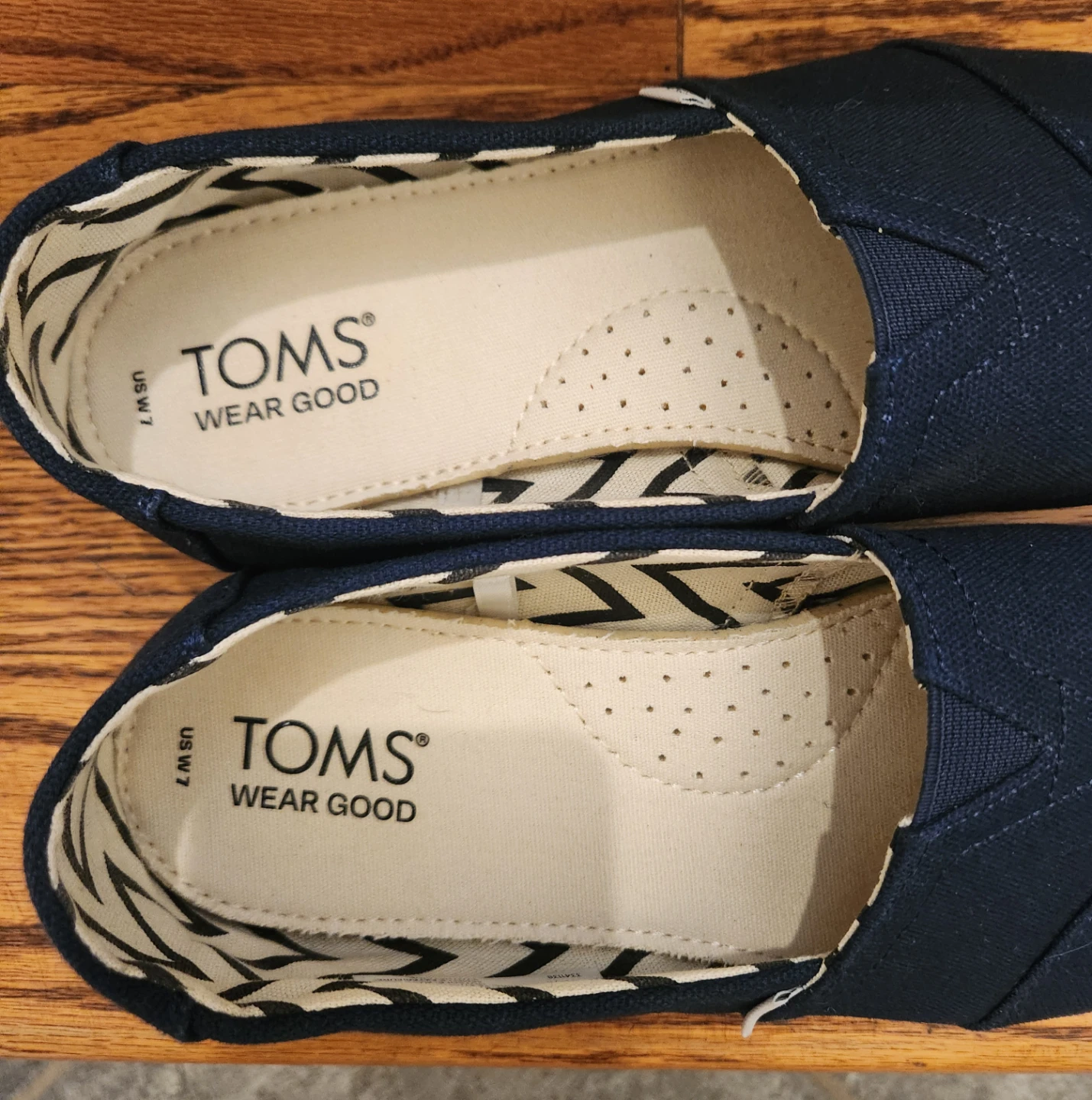 EUC TOMS Navy Blue Slip-On Shoes Size 7 - photo 3