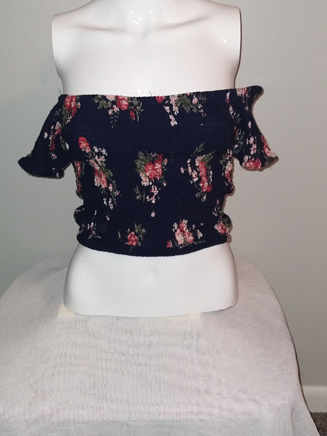 Fun And Flirt Small Ruffled Floral Pattern Crop Top - photo 5