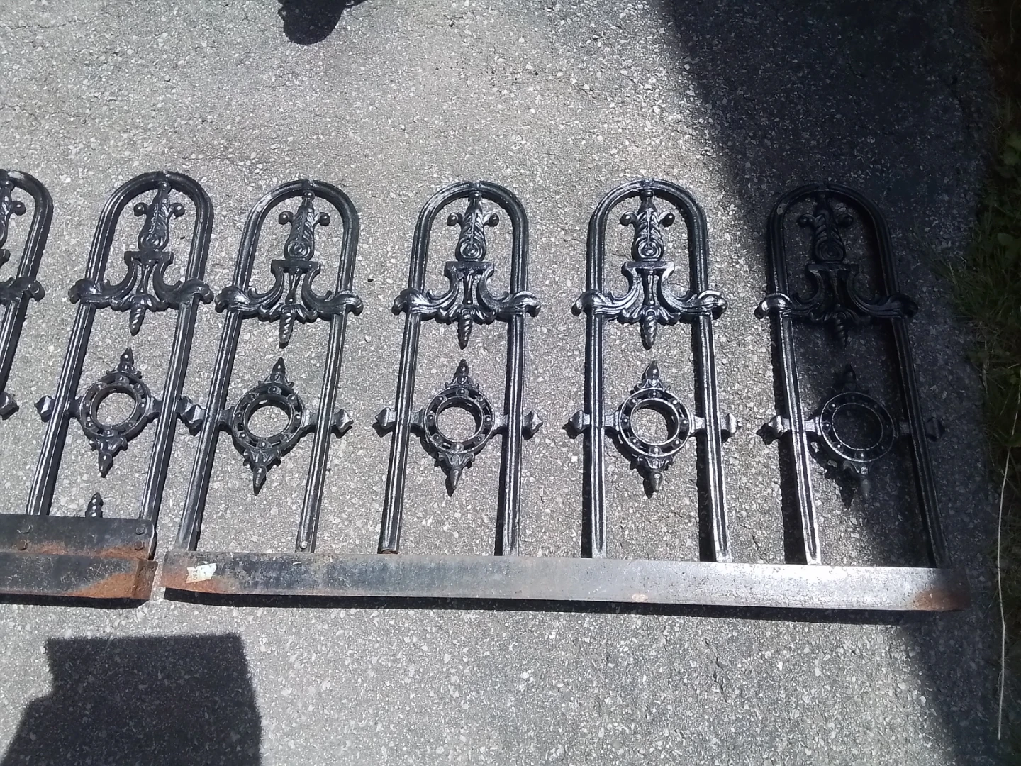 Pair of Antique Victorian Cast Iron Roof Cresting Panels - photo 3