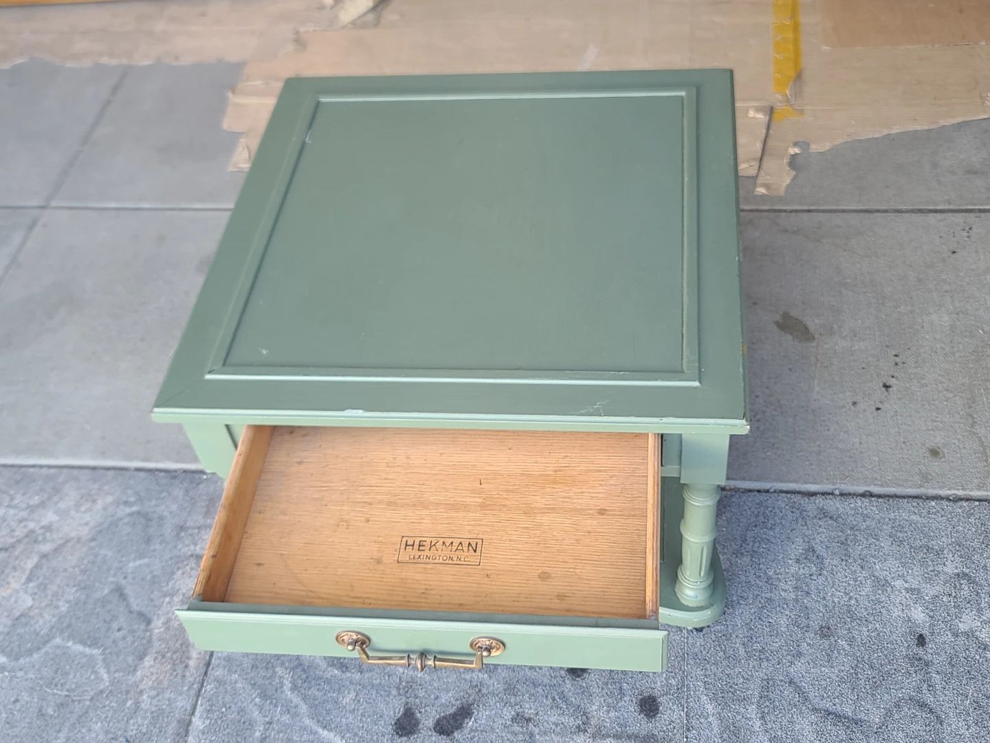 Hekman End Table with Drawer - photo 2