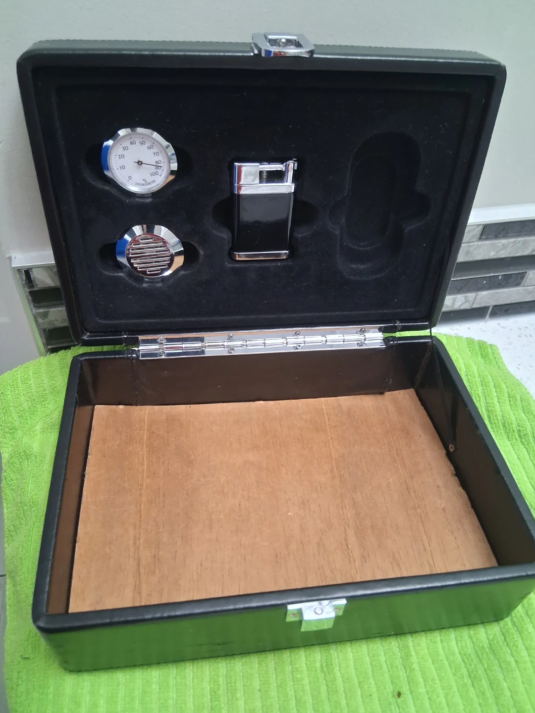 Cigar Humidor Leather Box with Lighter and Hygrometer.