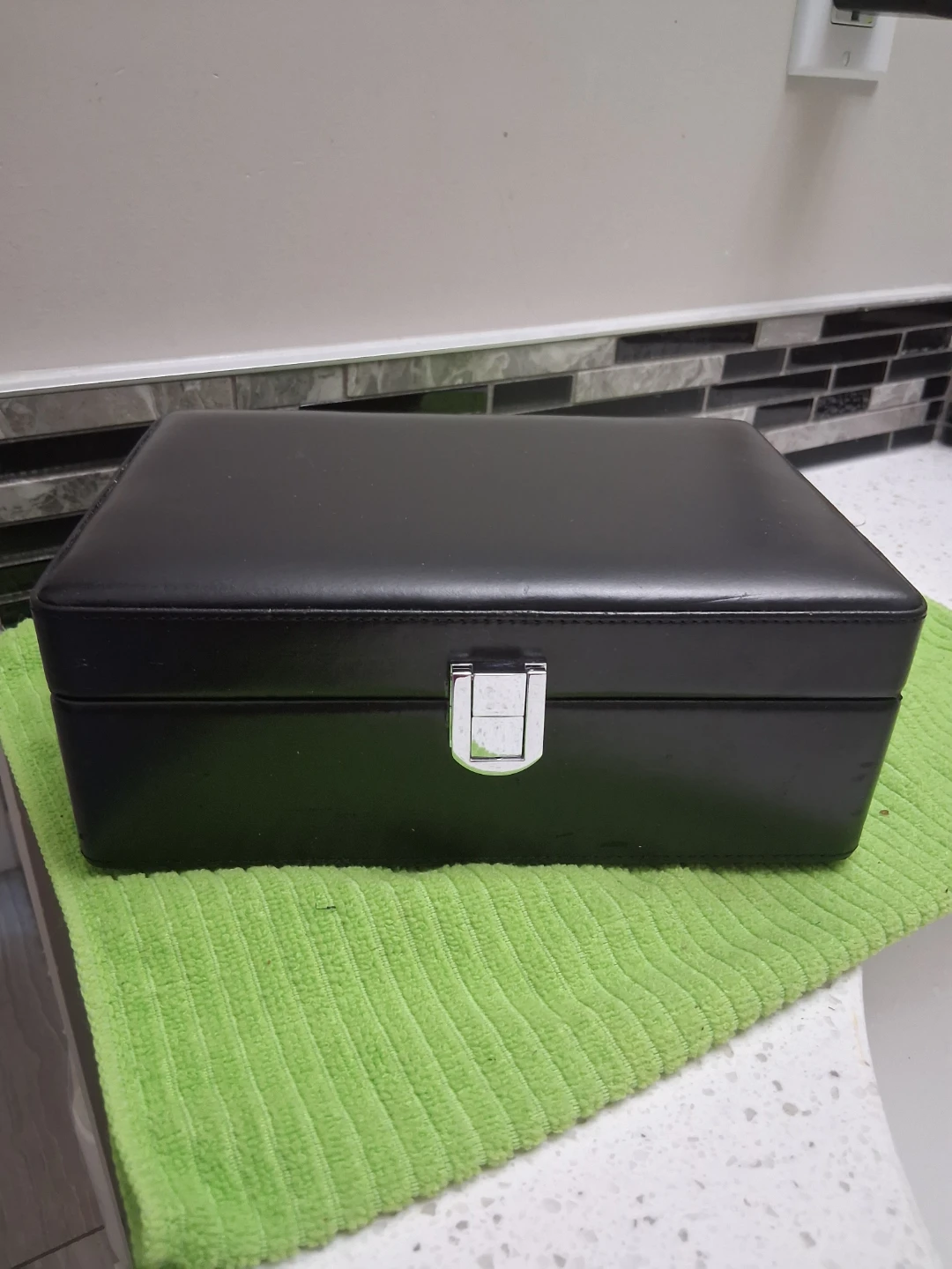 Cigar Humidor Leather Box with Lighter and Hygrometer. - photo 2