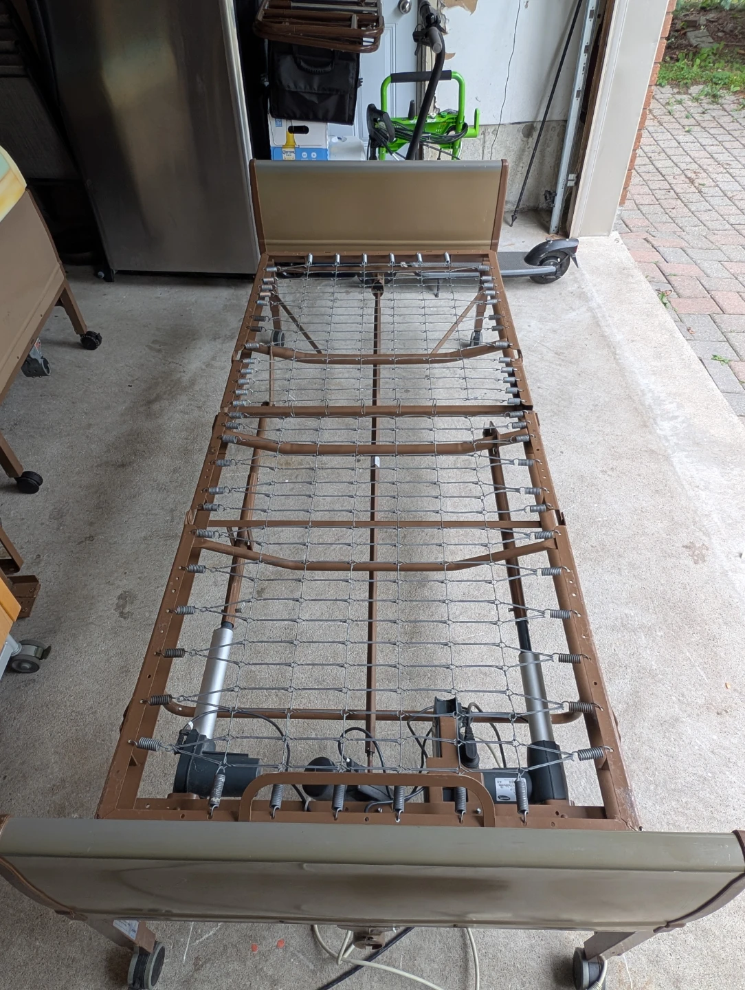 Electric hospital bed - photo 4