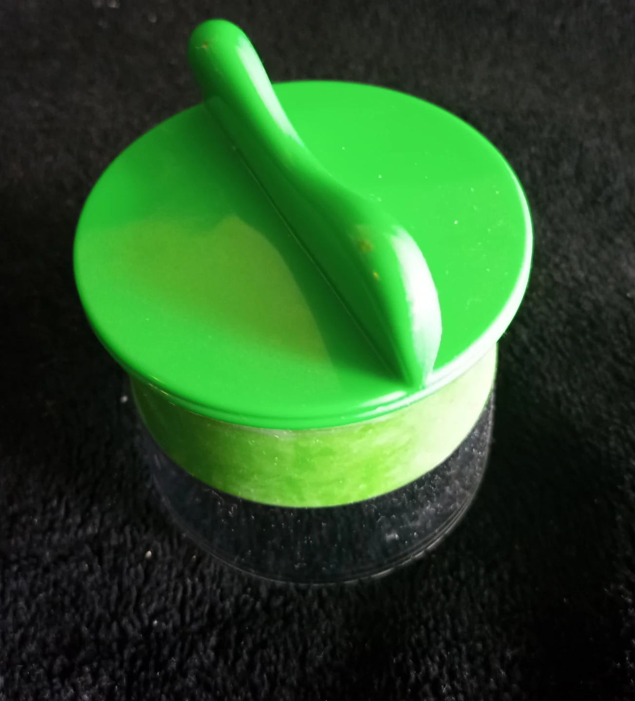 Green kitchen grater and slicer⚽