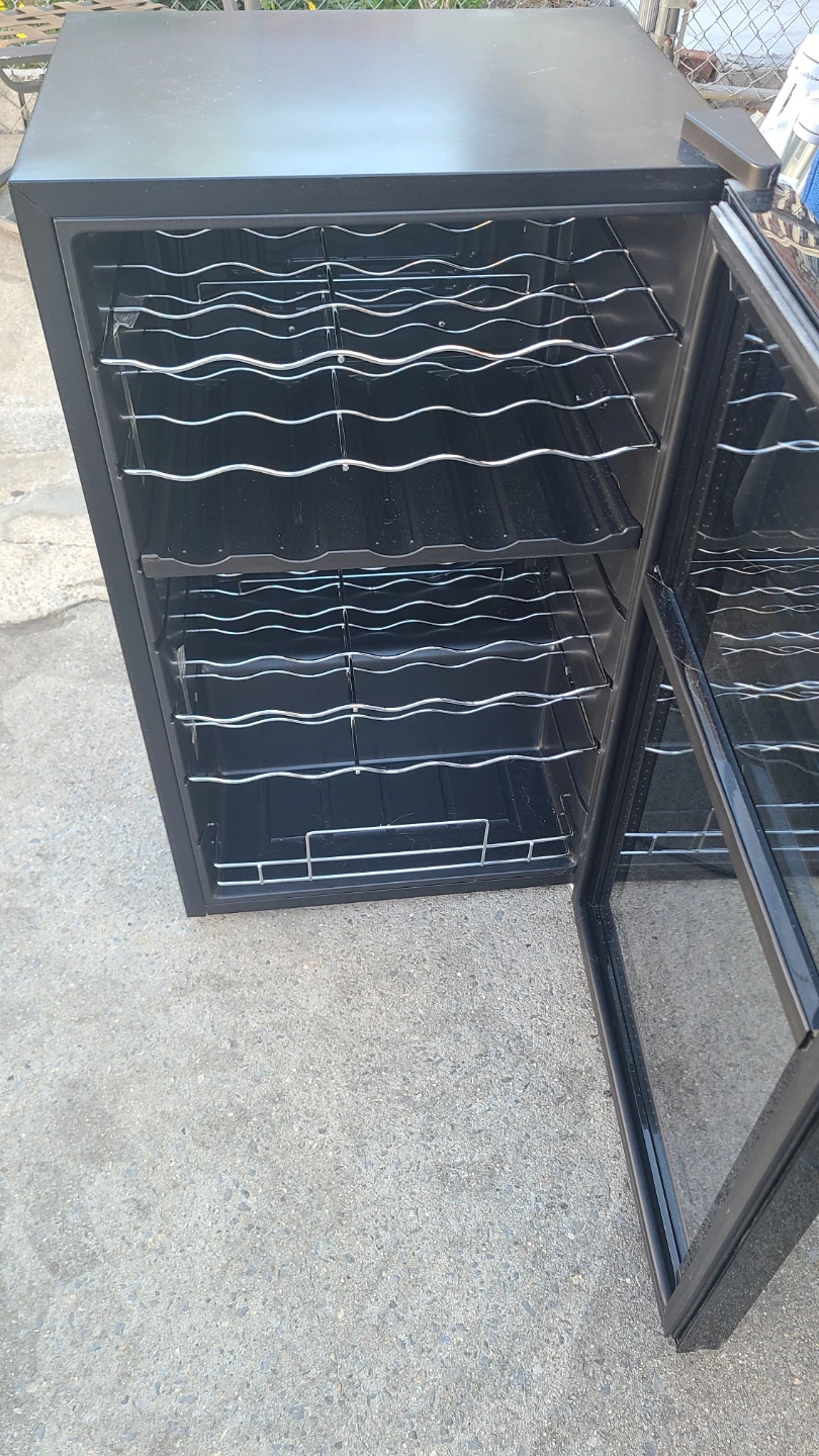 Wine Enthusiast 18 Bottle Wine Cooler - photo 4
