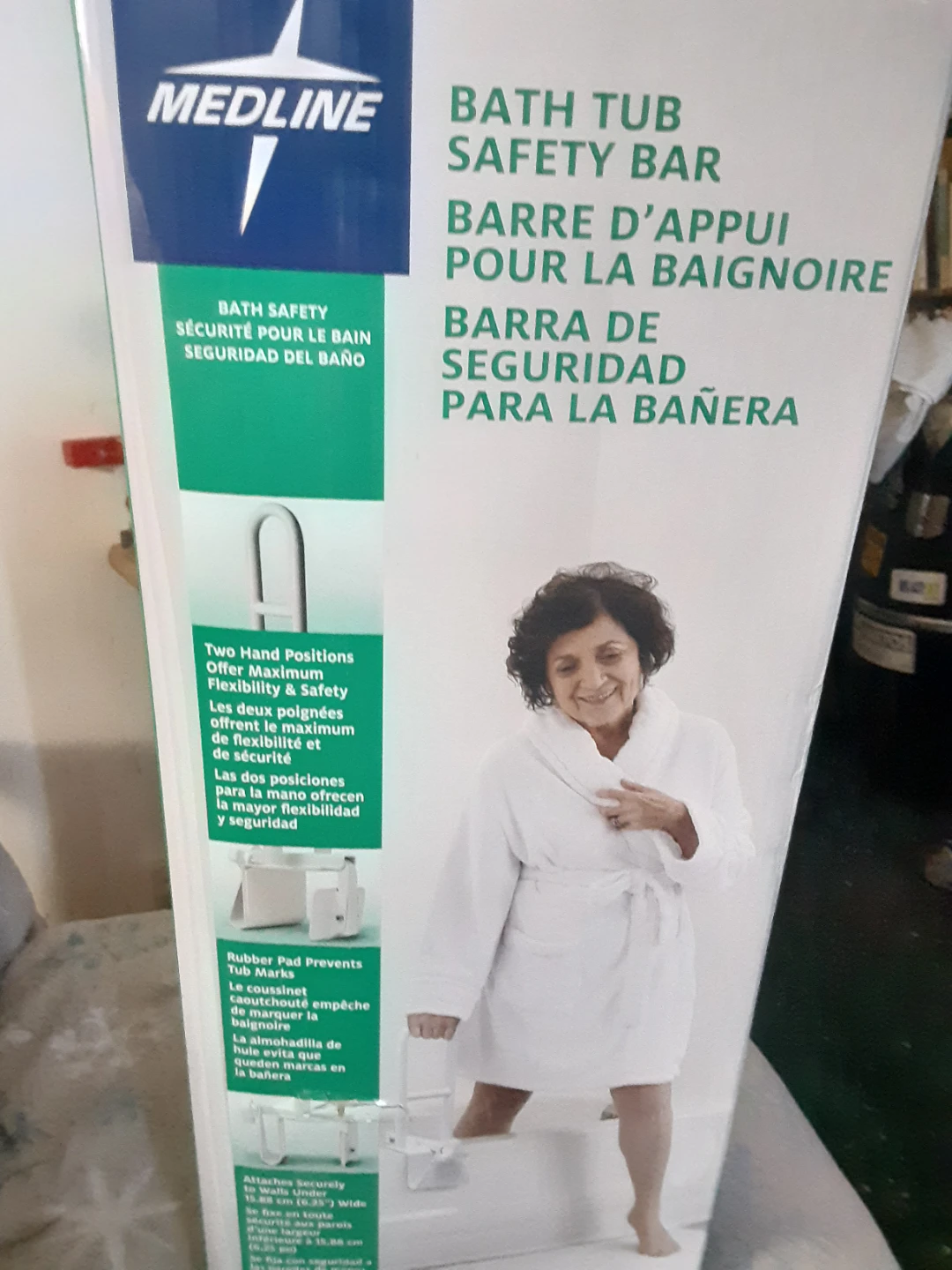 Bath tub safety bar