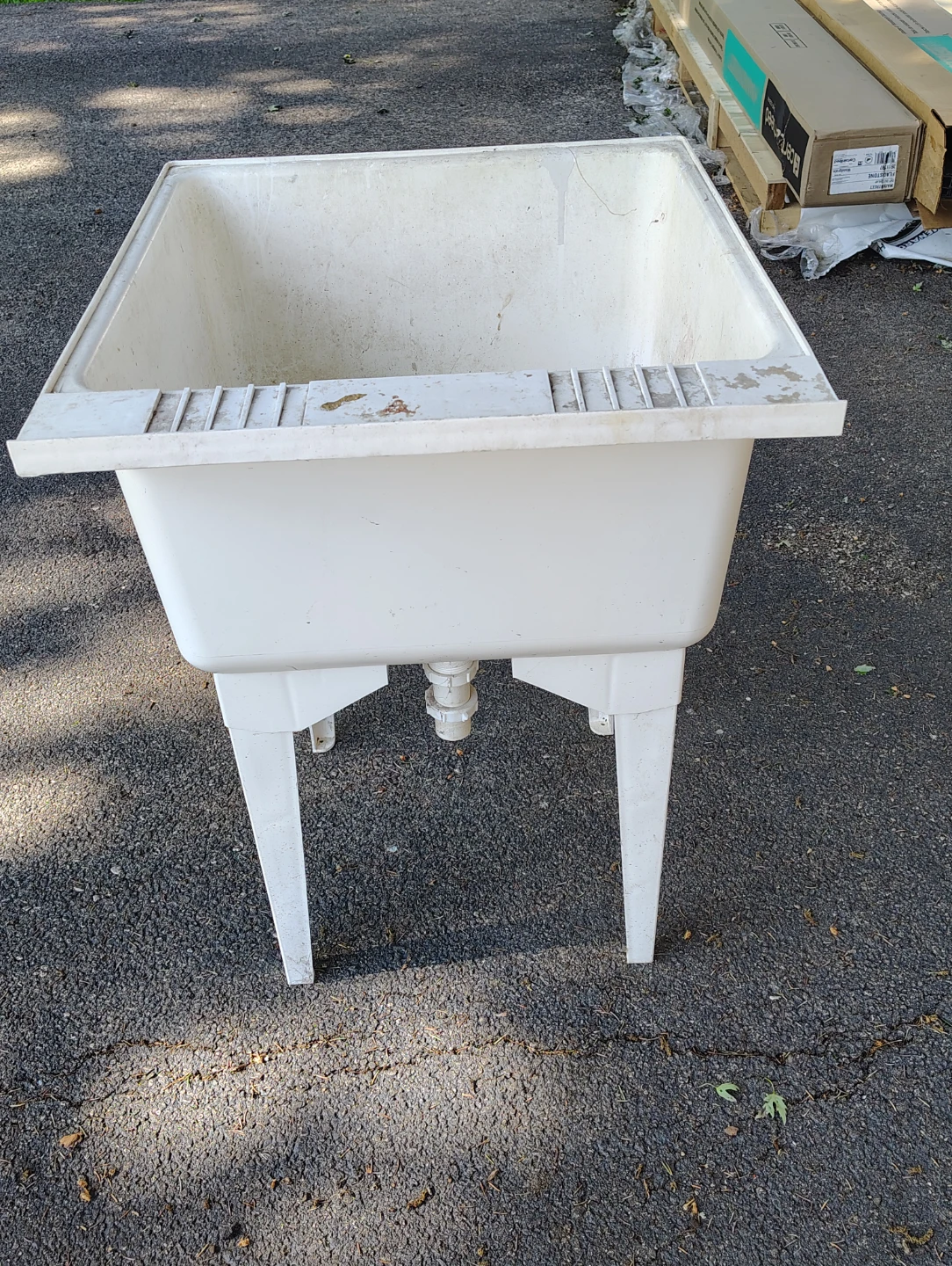 White Utility Sink with Stand - photo 3