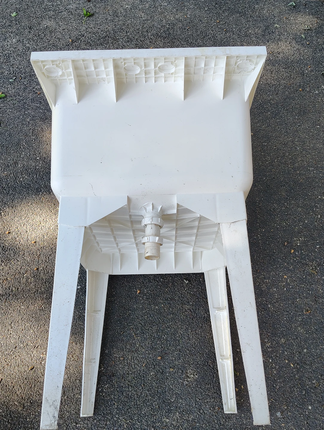 White Utility Sink with Stand - photo 4