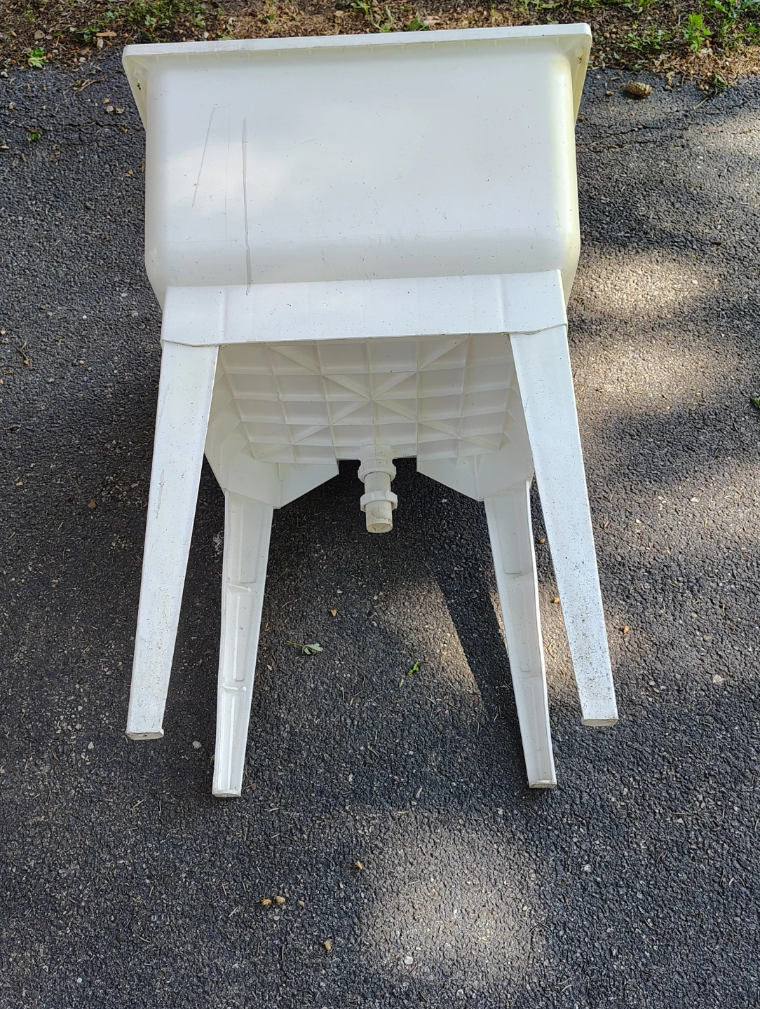 White Utility Sink with Stand - photo 5