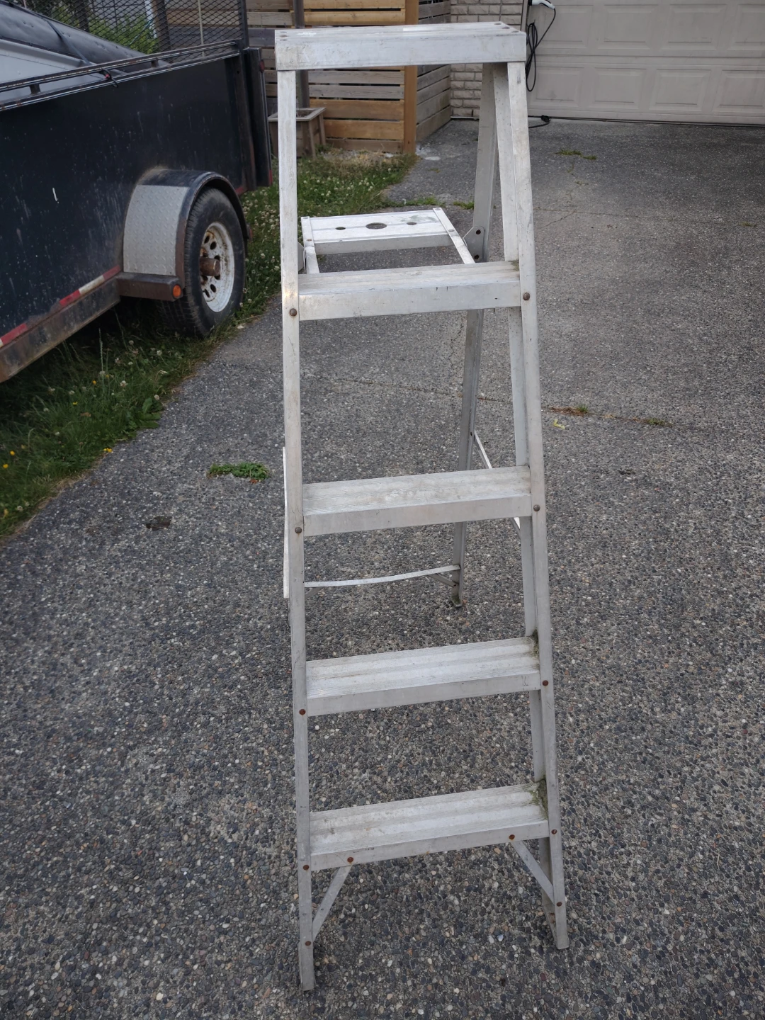 5Ft Aluminum Folding Ladder 🥕