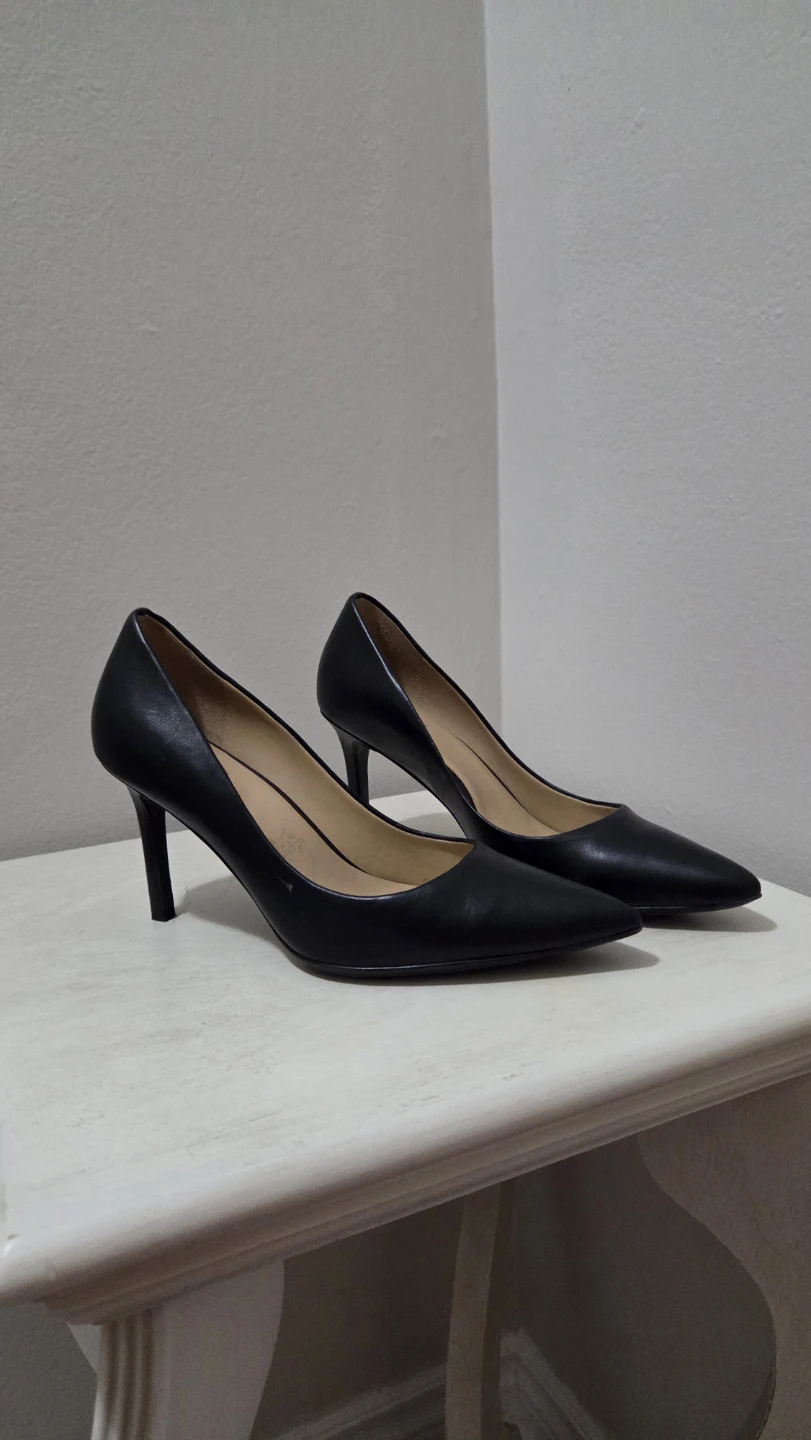 Naturalizer Black Leather Pumps