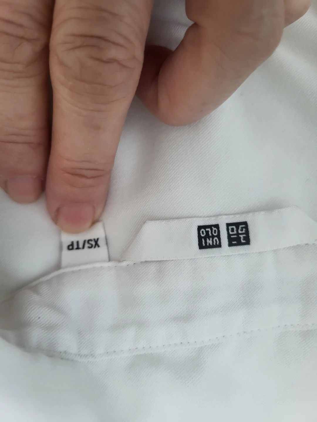 Uniqlo White Button-Up Shirt - XS