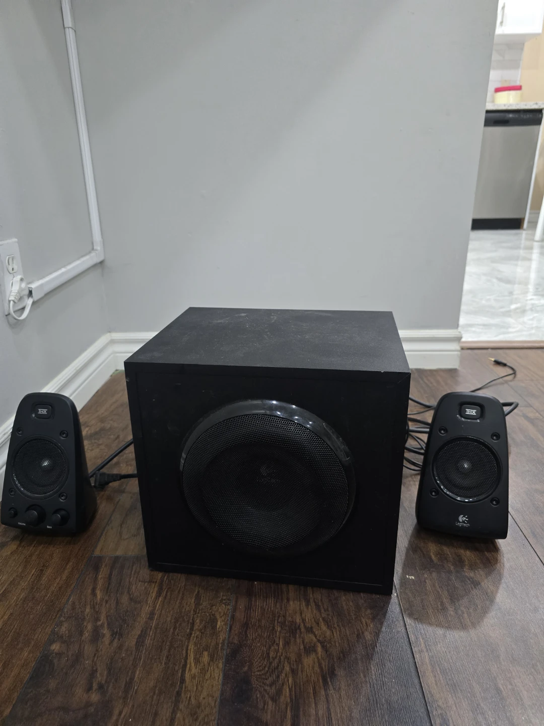 Logitech Speaker System Z623 with THX - photo 2