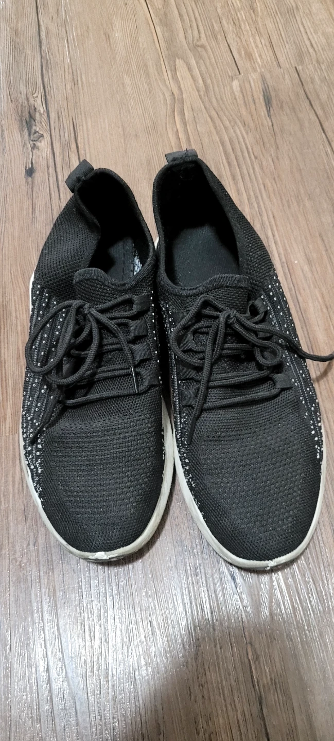 Black Athletic Shoes Size 6