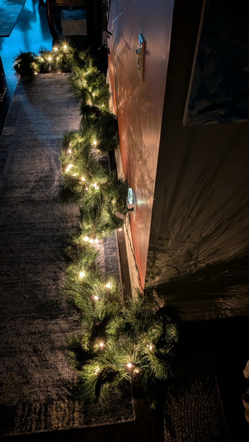2 Lighted Pine Garlands with White Lights - photo 2