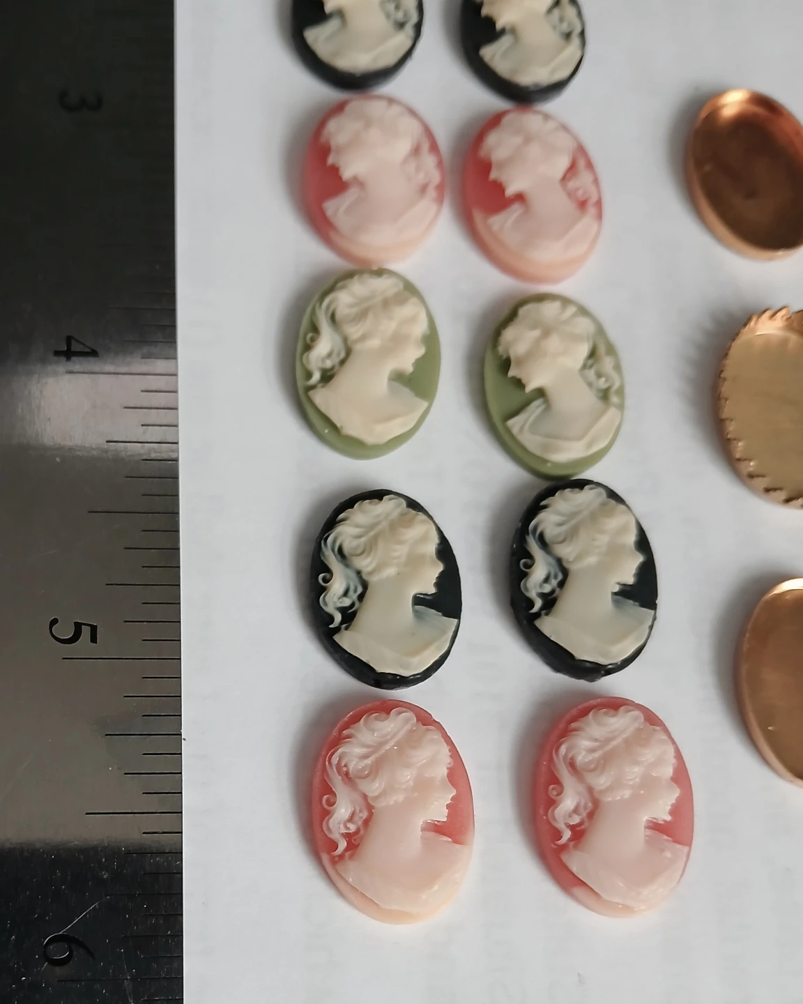 Set of 10 Cameo Cabochons - photo 3