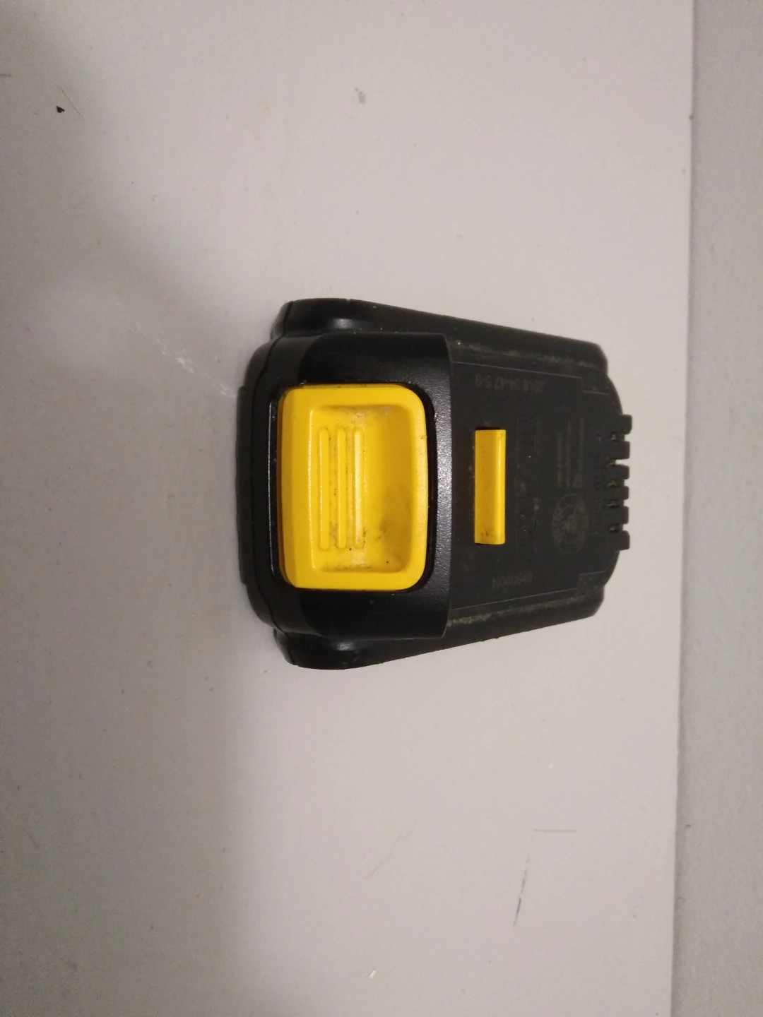 Dewalt 20V battery! - photo 3