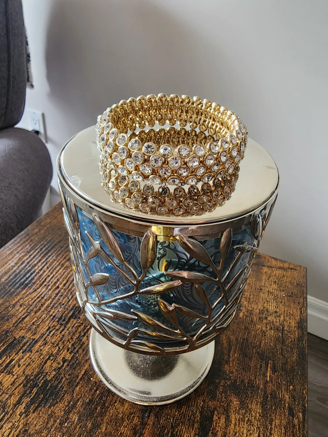 Sparkly Gold Stretch Bracelet with Clear Gems