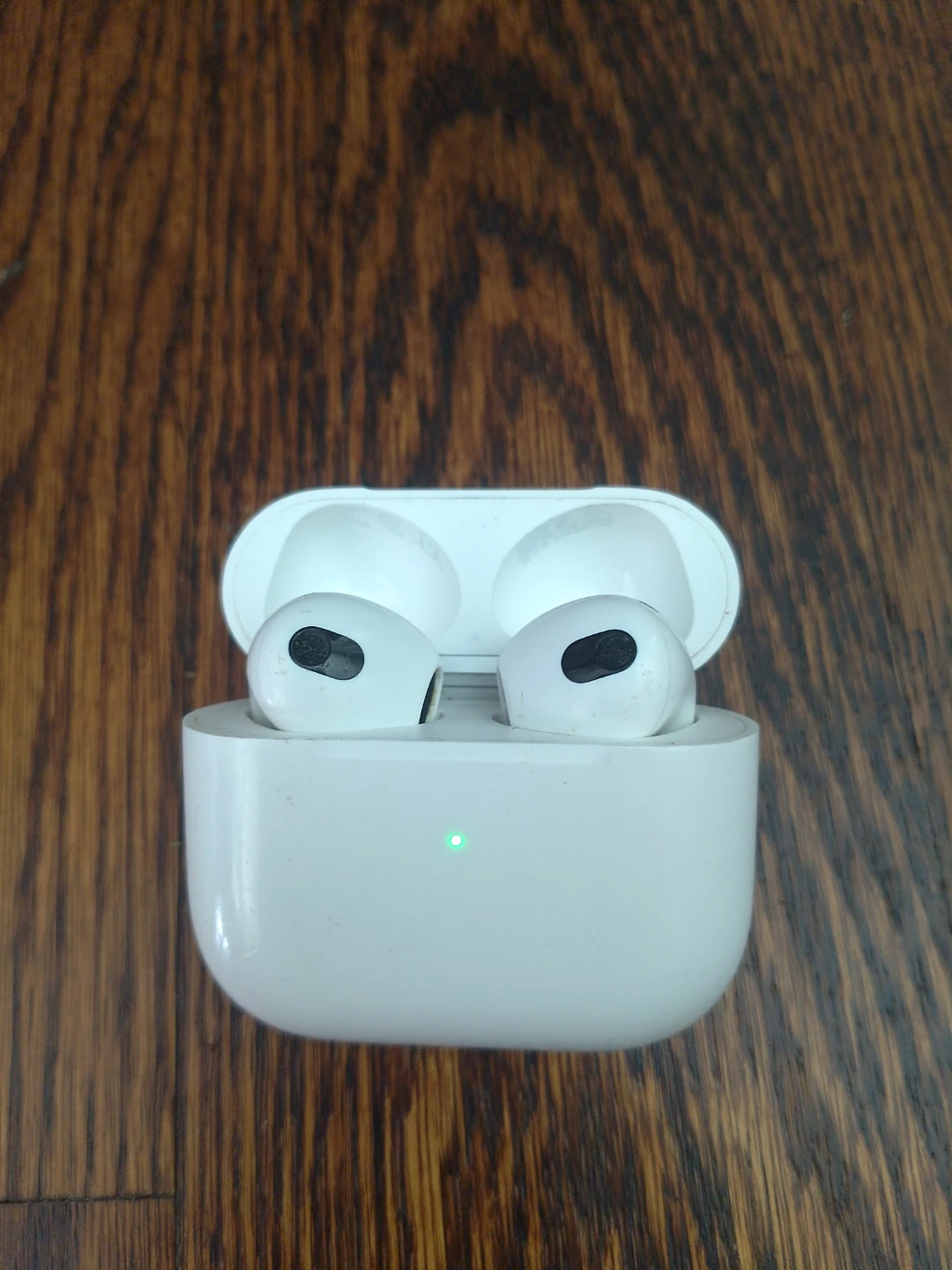 Apple AirPods Pro (2nd Gen) Charging Case & Earbuds - photo 3