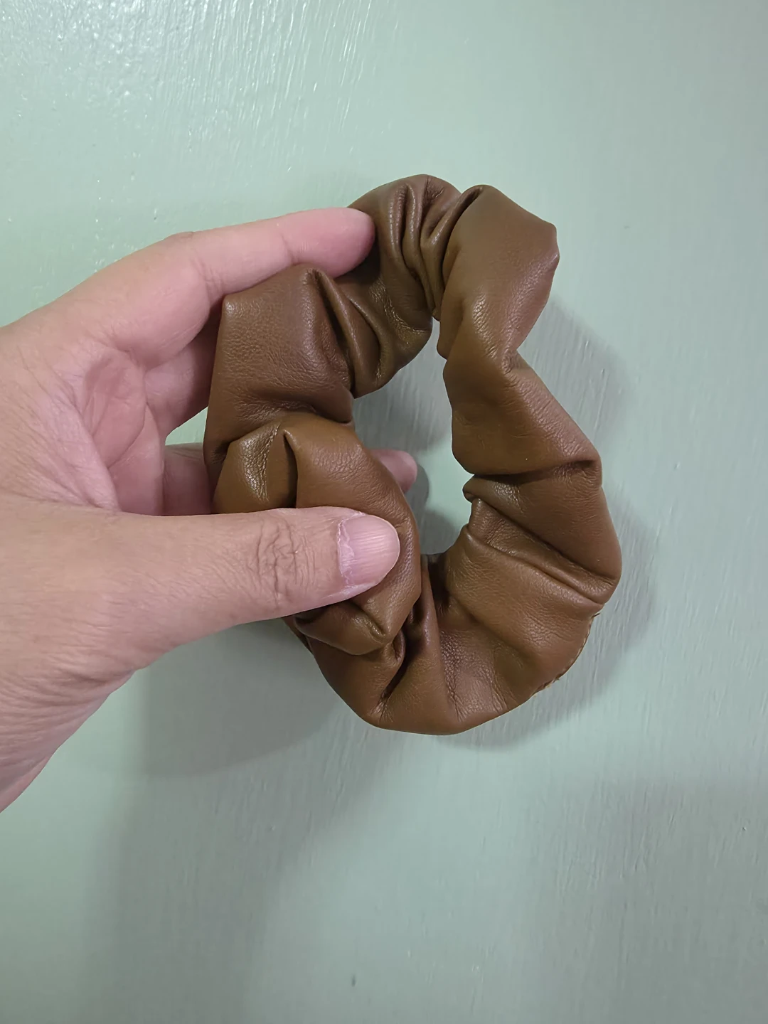 APPARIS Brown Faux Leather Scrunchie ⚽️