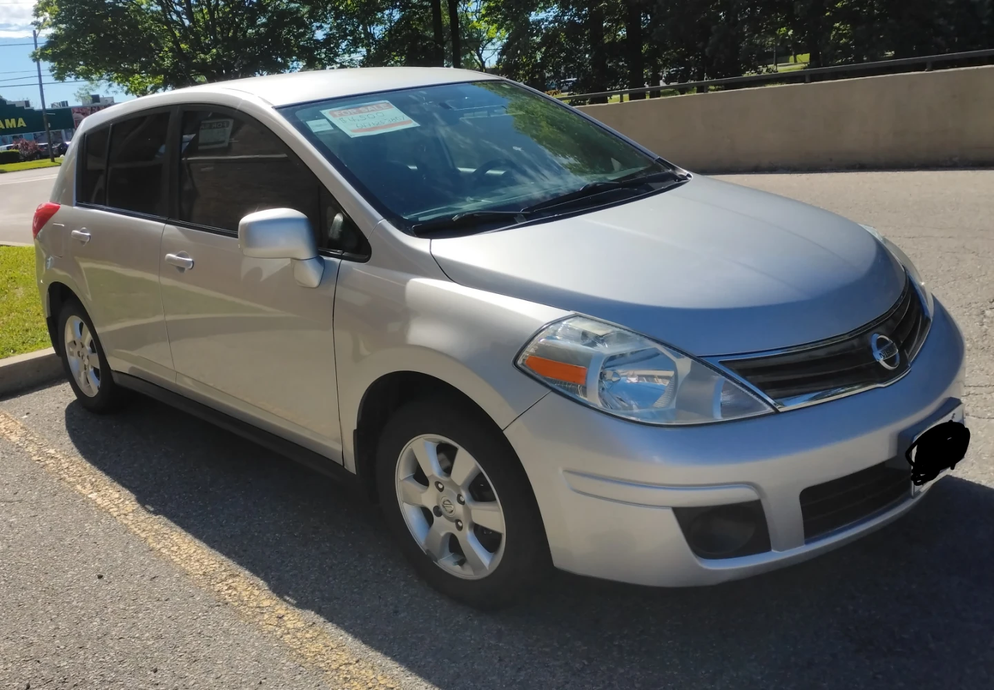 2010 Nissan Versa SL Silver Hatchback - photo 3