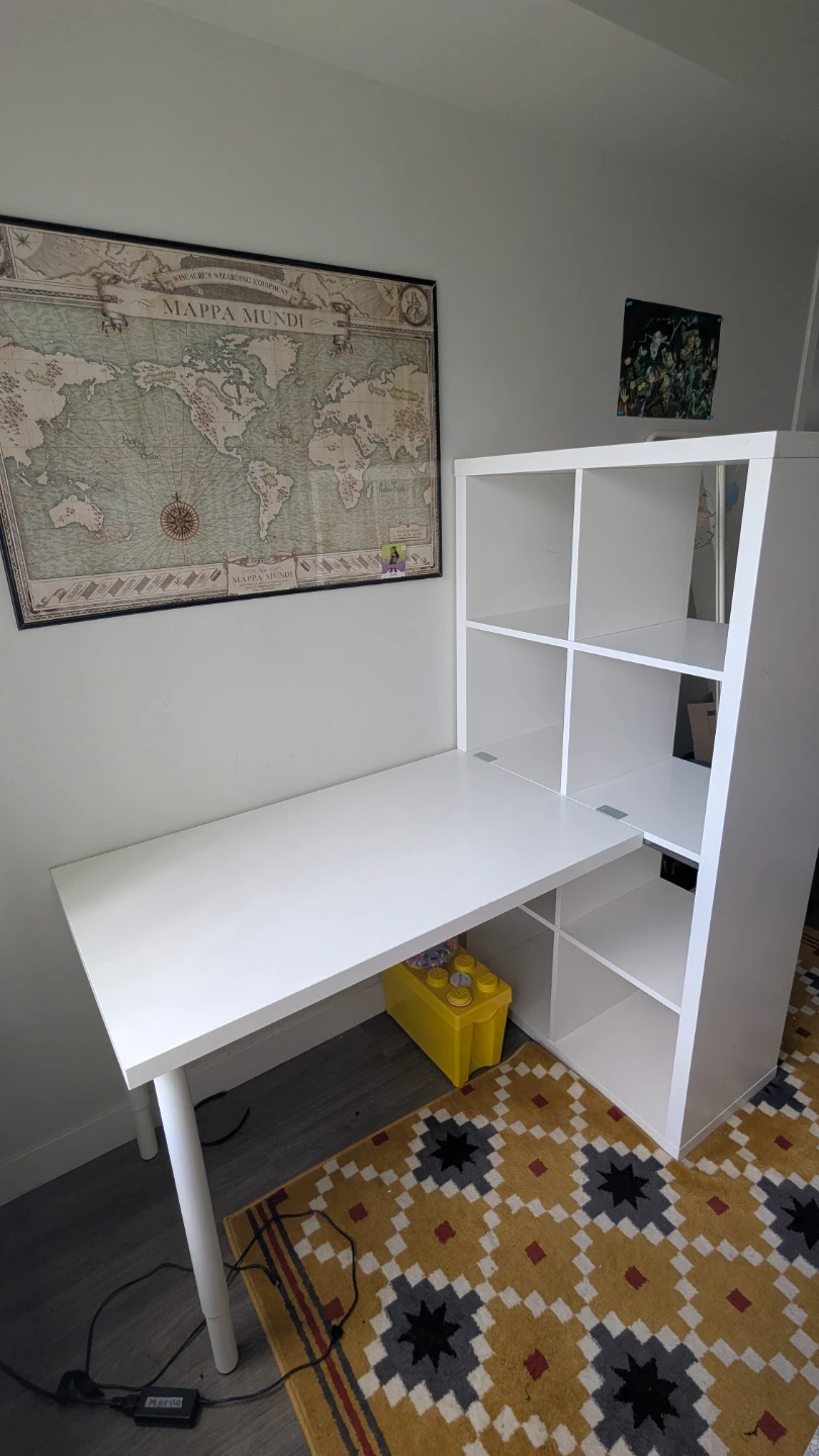 White desk with shelves