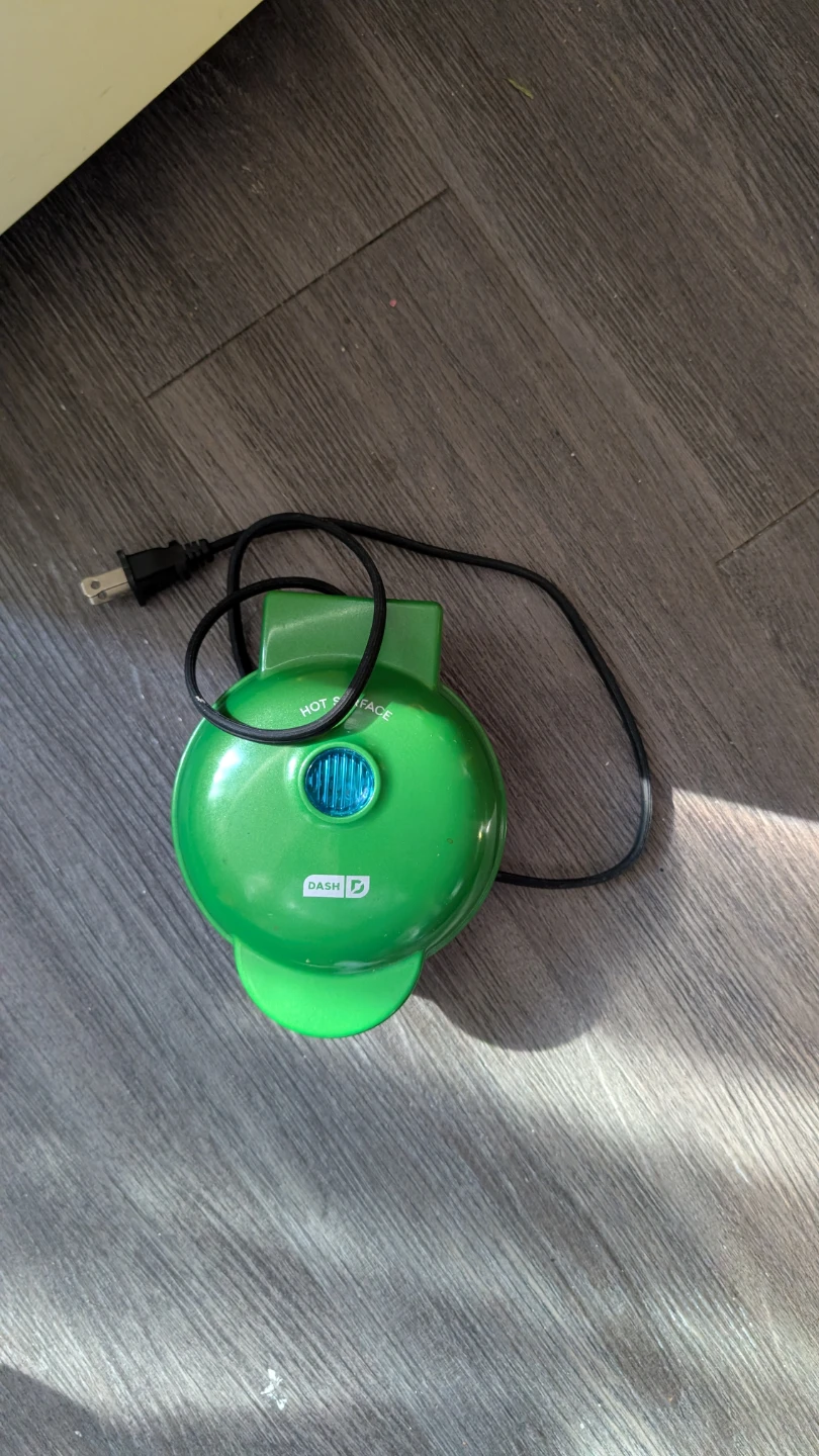 Dash Mini Waffle Maker - Christmas Tree Shape