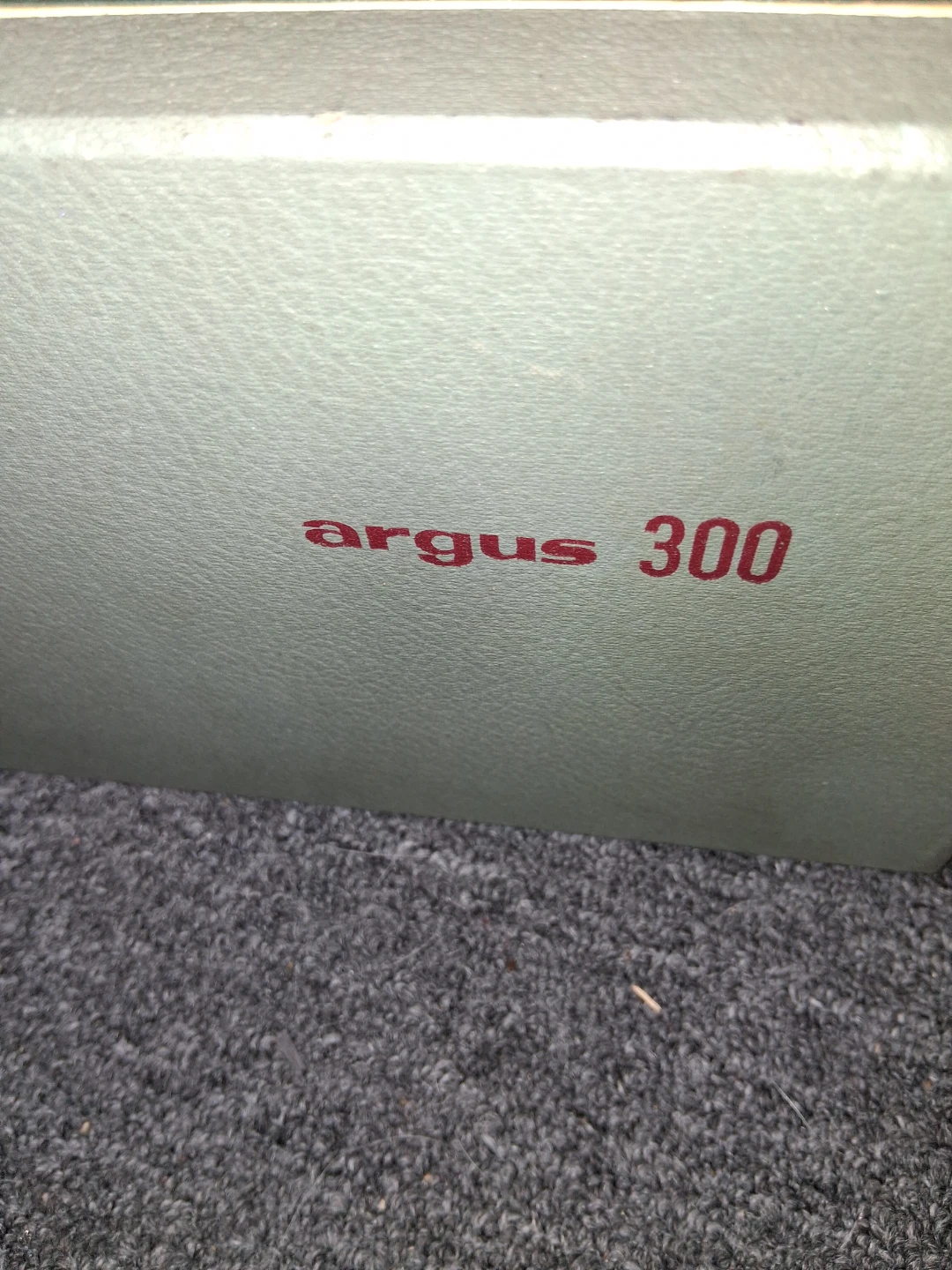 Argus 300 Slide Projector - photo 3