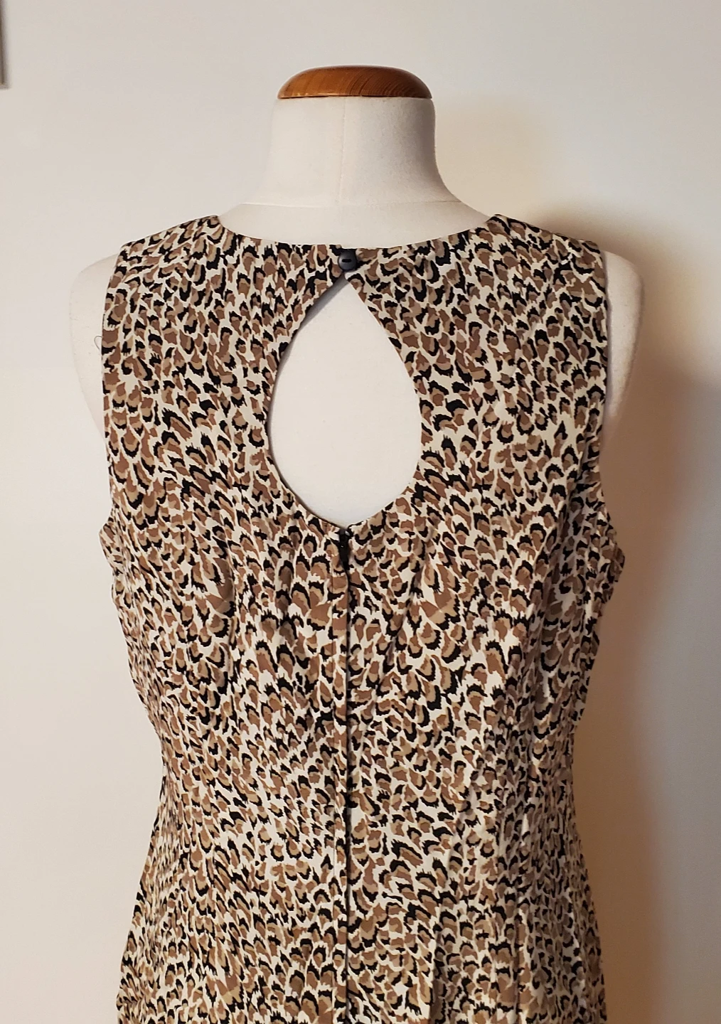 Sleeveless Leopard Print Dress with Keyhole Back - photo 3
