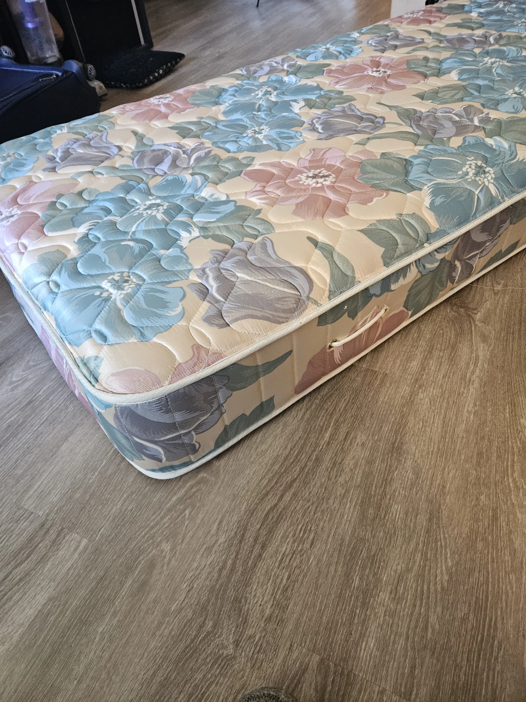 TWIN Sealy Posturepedic Twin Mattress - photo 2