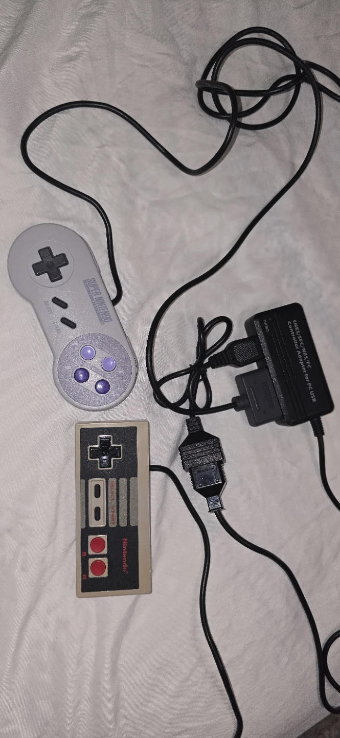 NES & SNES controllers & pc adapter - photo 2