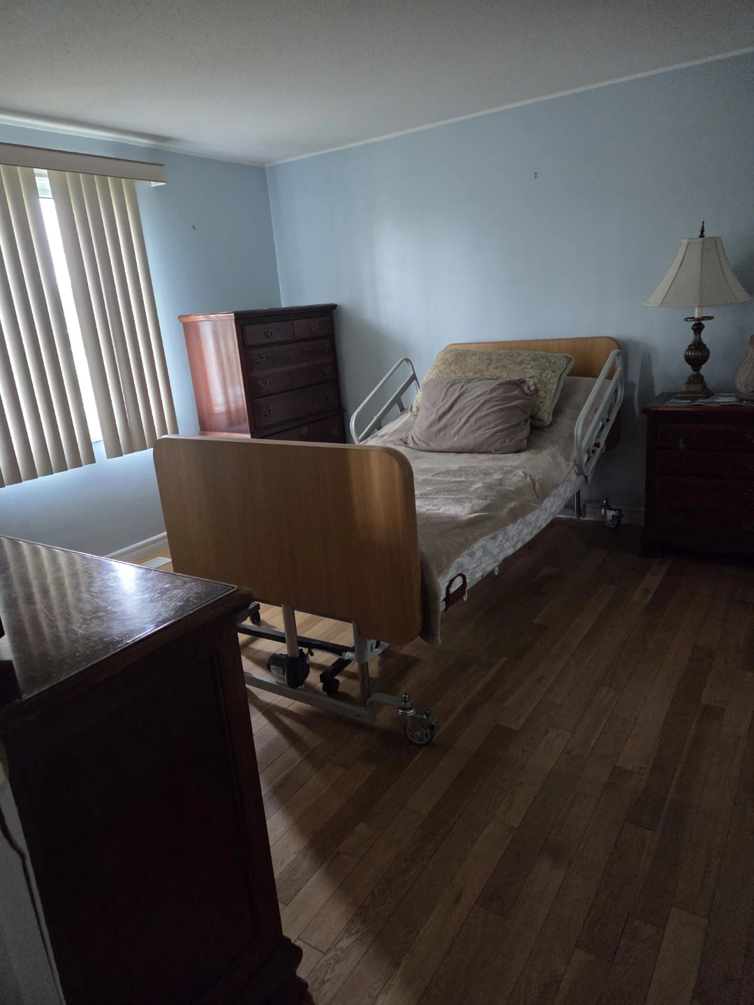 Brand new Adjustable bed and tray table