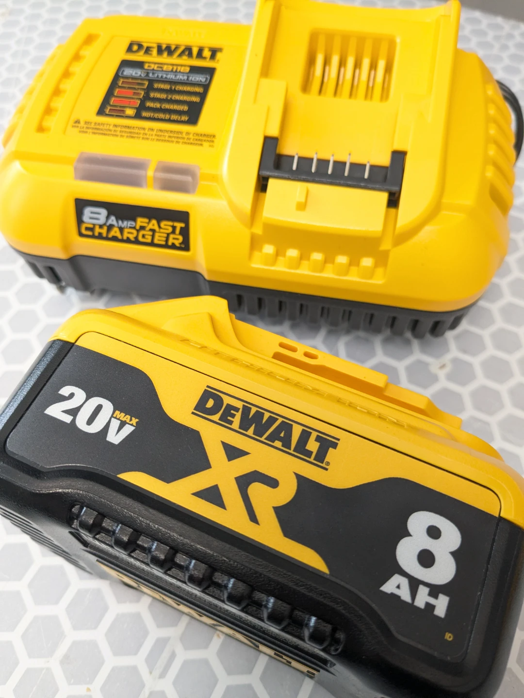 20-60V Max DeWalt 8AH XR Lithium Power FAST CHARGING Starter Kit