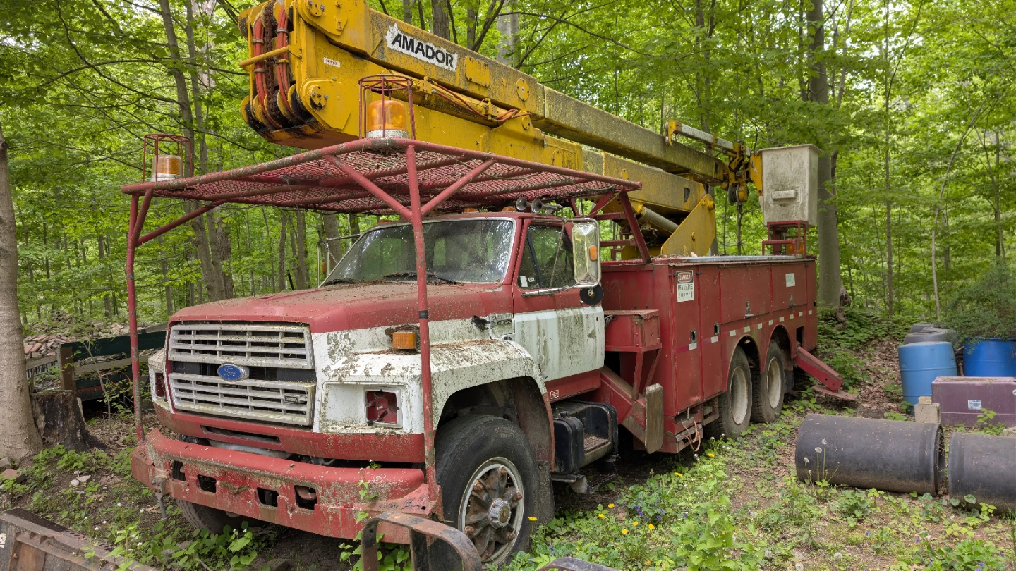 1980s Ford F900 Diesel Bucket Truck