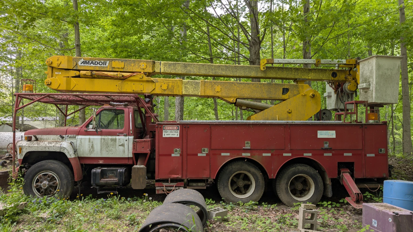 1980s Ford F900 Diesel Bucket Truck - photo 3